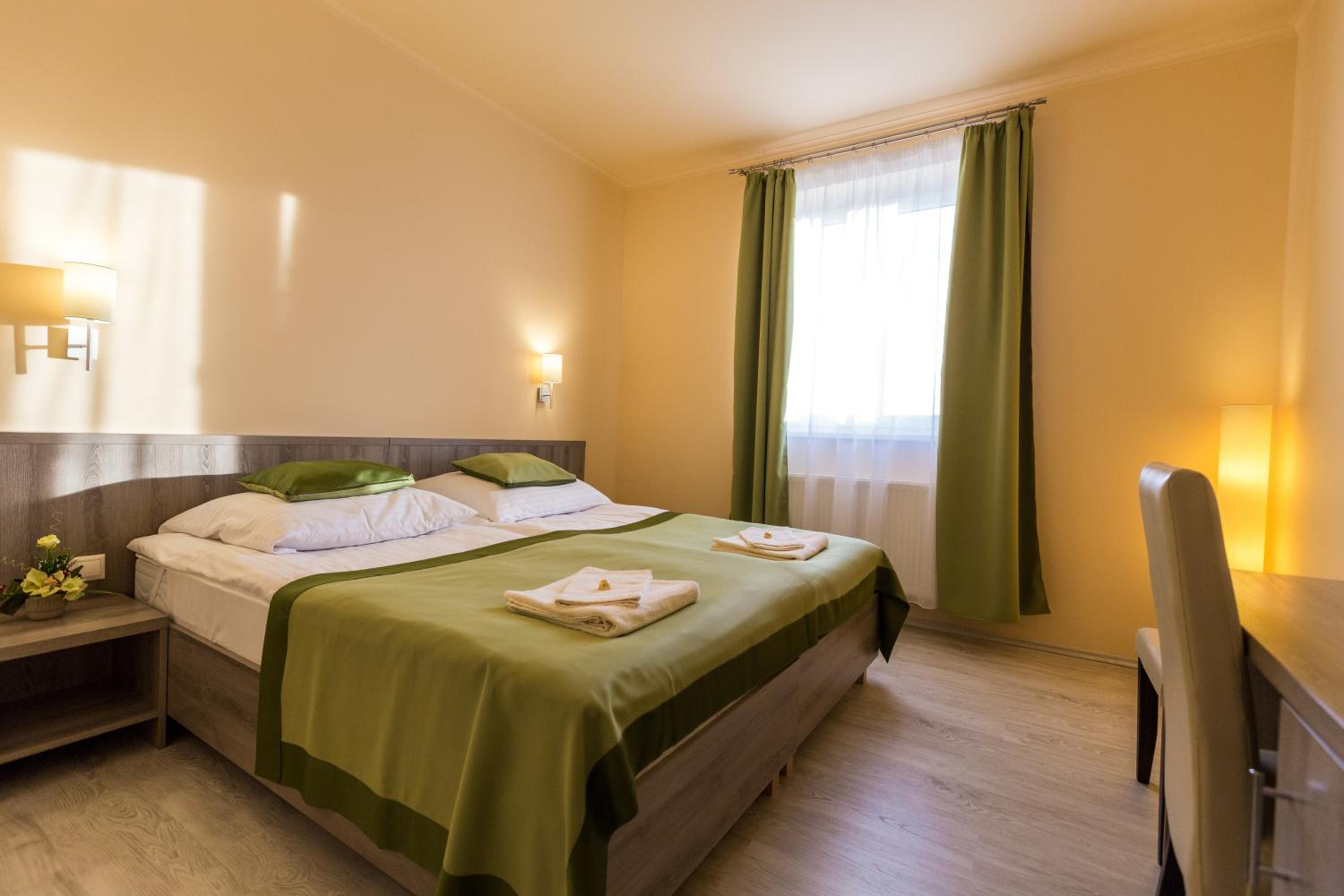 Standard Double or Twin Room photo 3