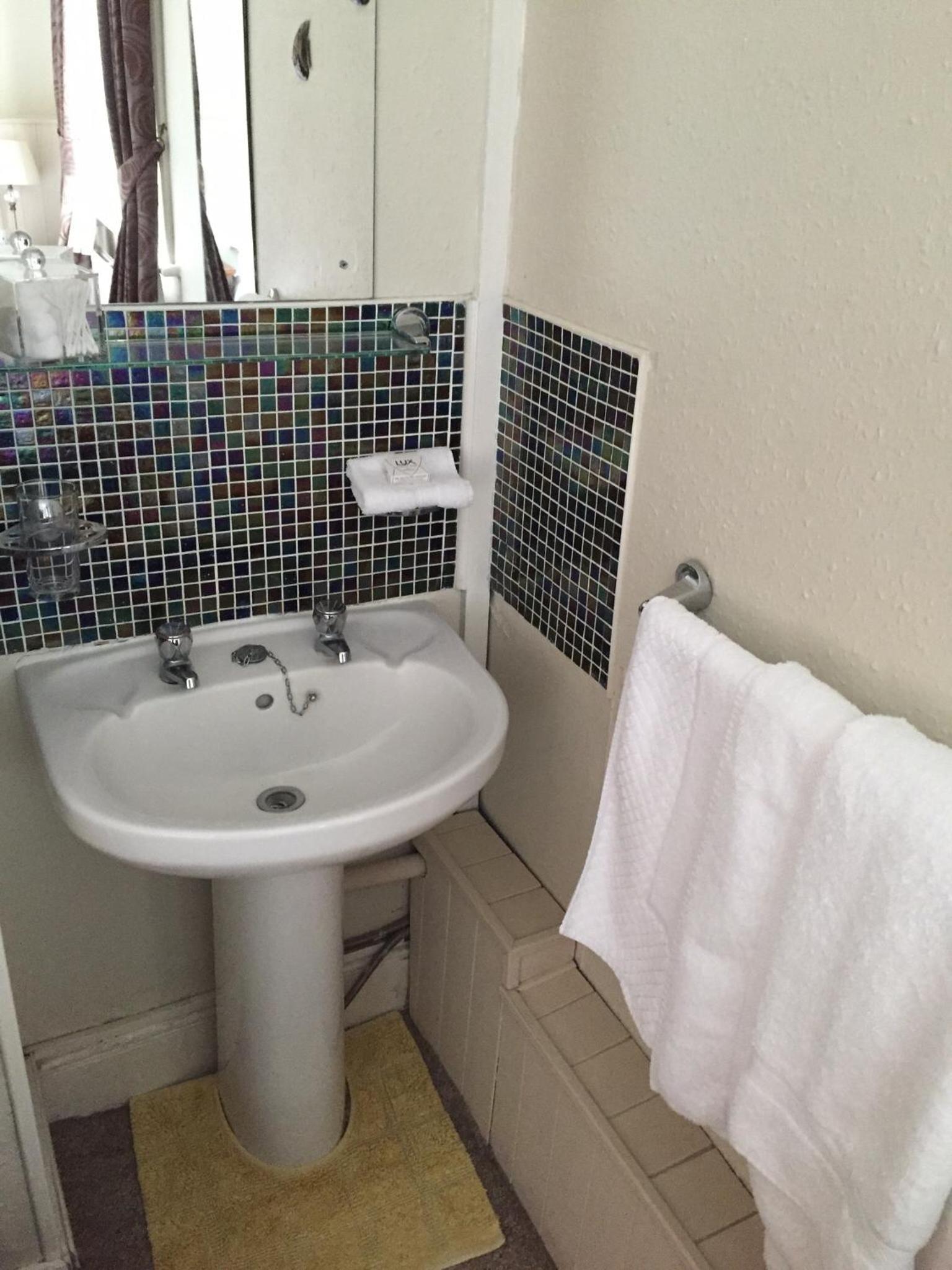 Small Double or Twin Room photo 2