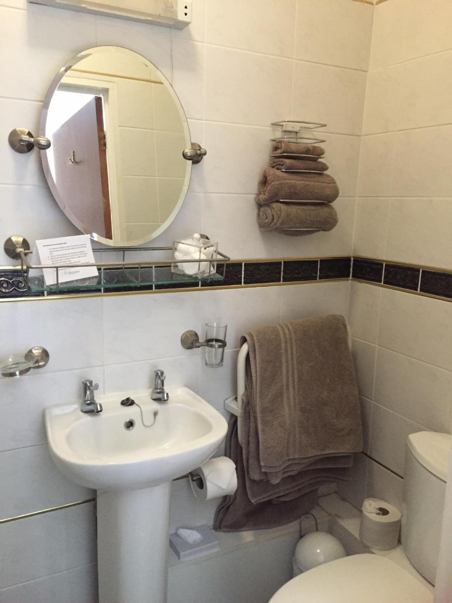Family Room with Private Bathroom photo 3