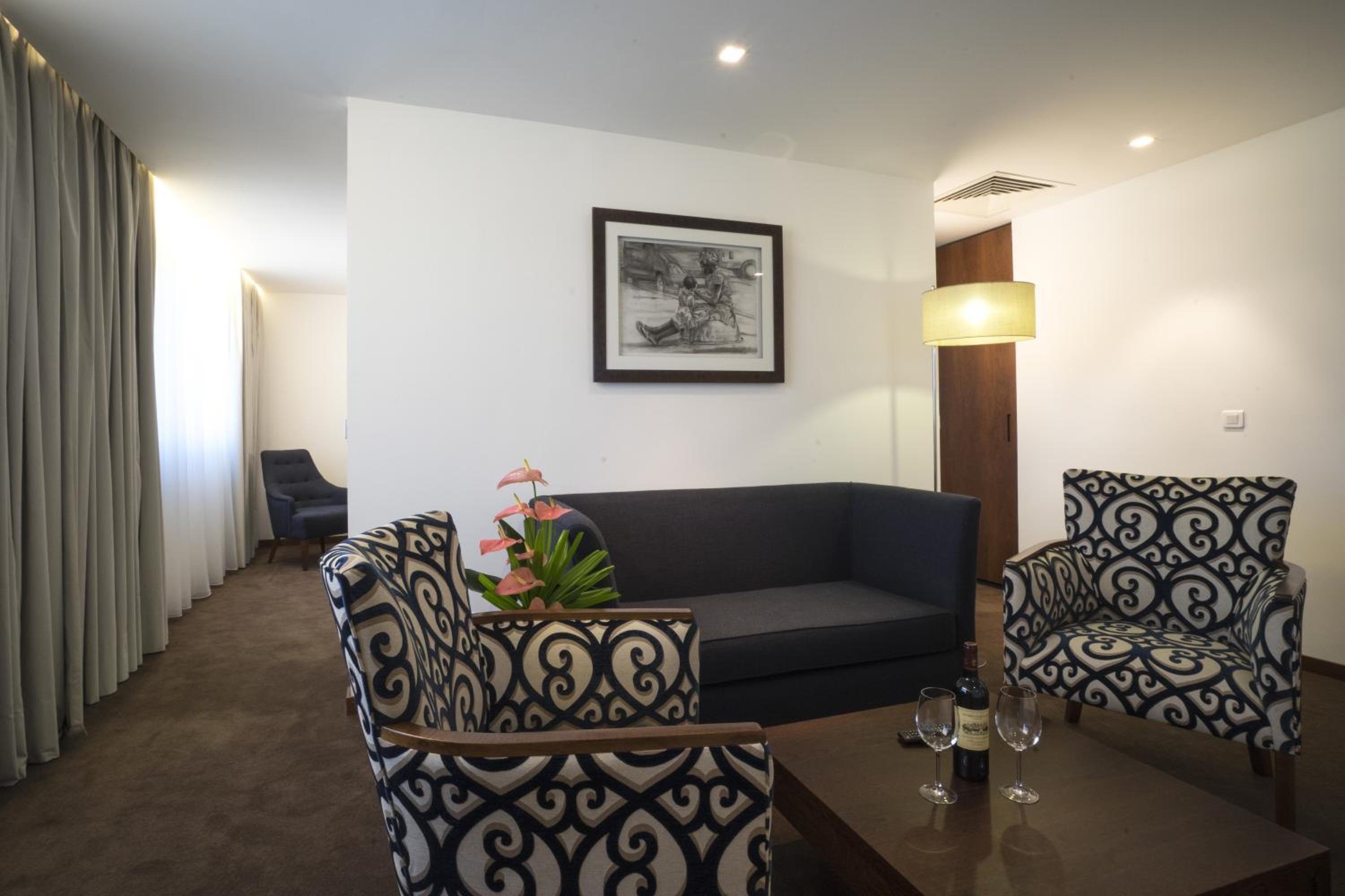 Suite - Photo 2