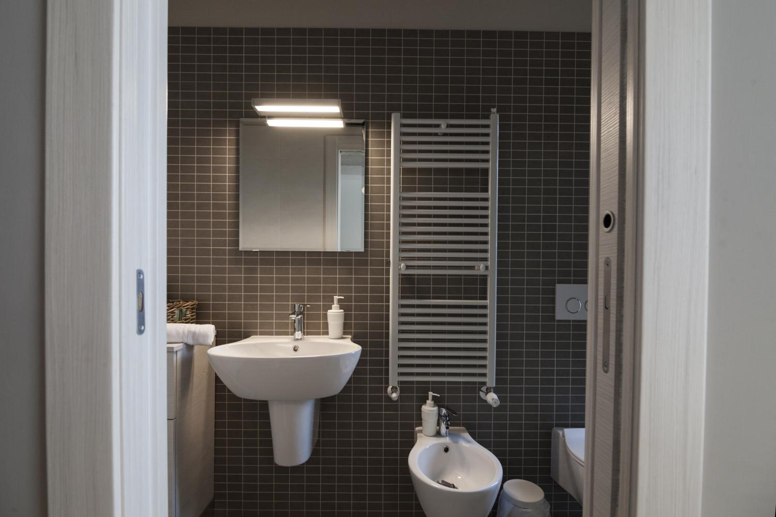 Double Room with Private Bathroom - Photo 6