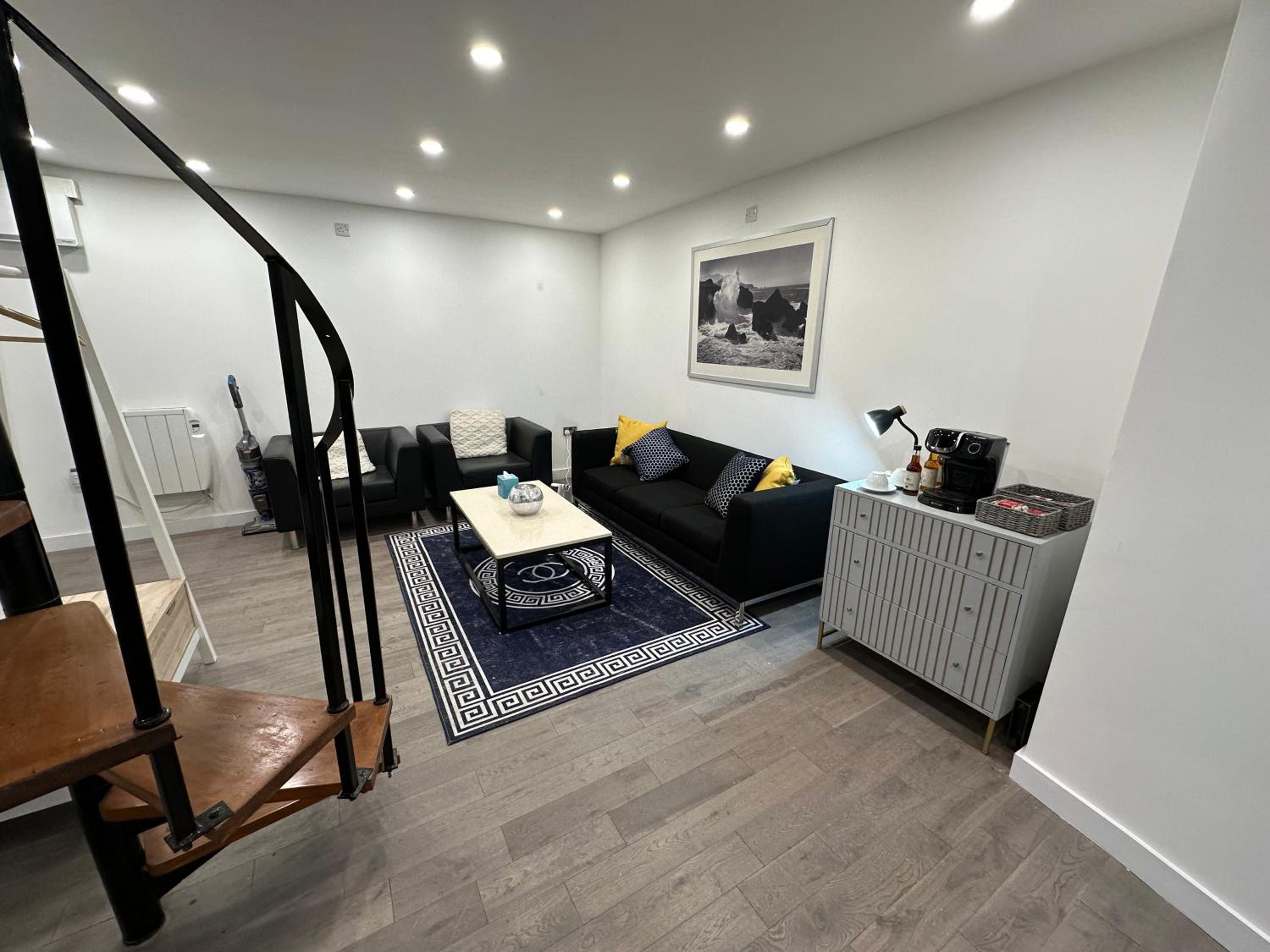 One-Bedroom Apartment photo 2