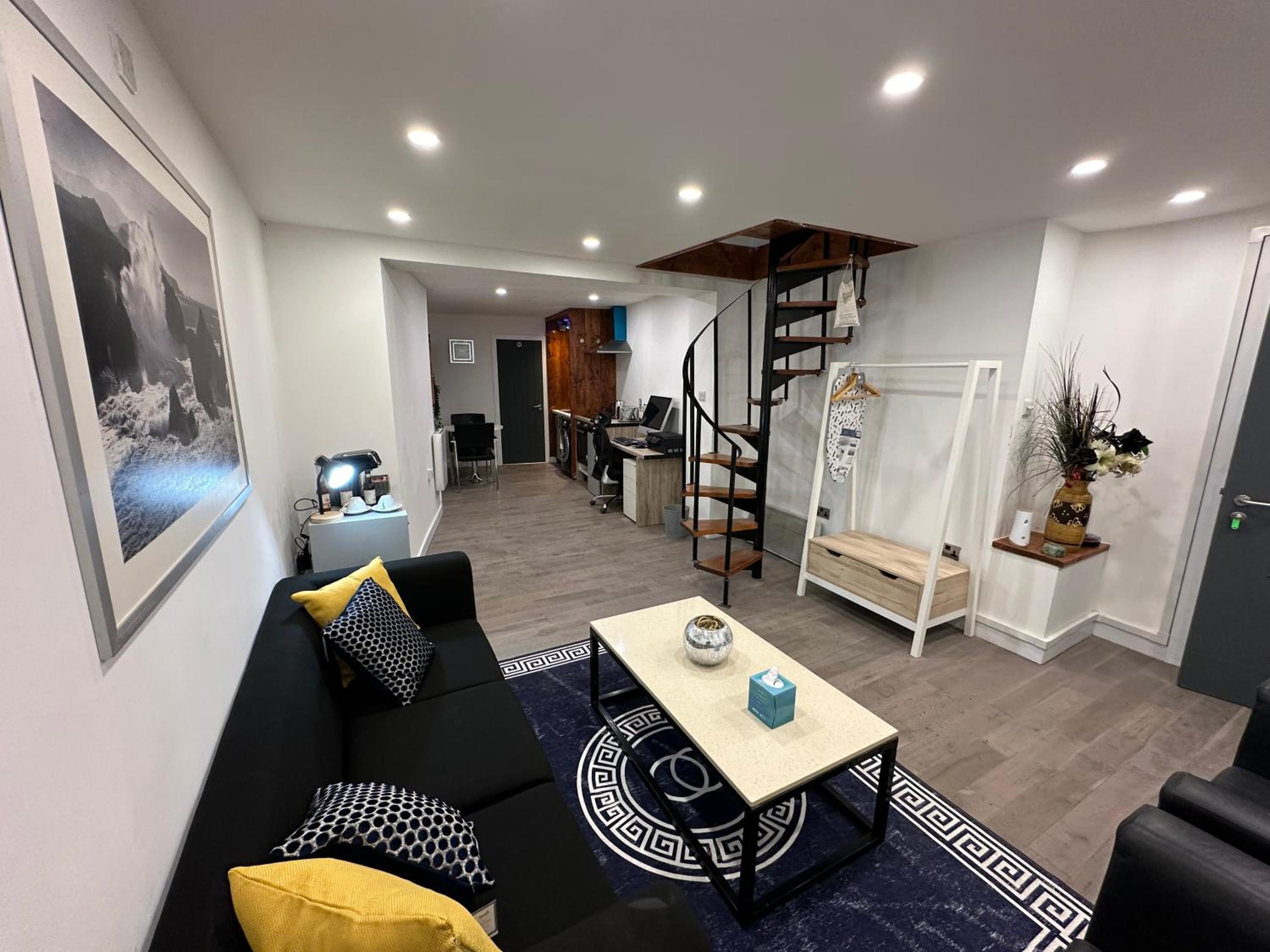 One-Bedroom Apartment photo 1