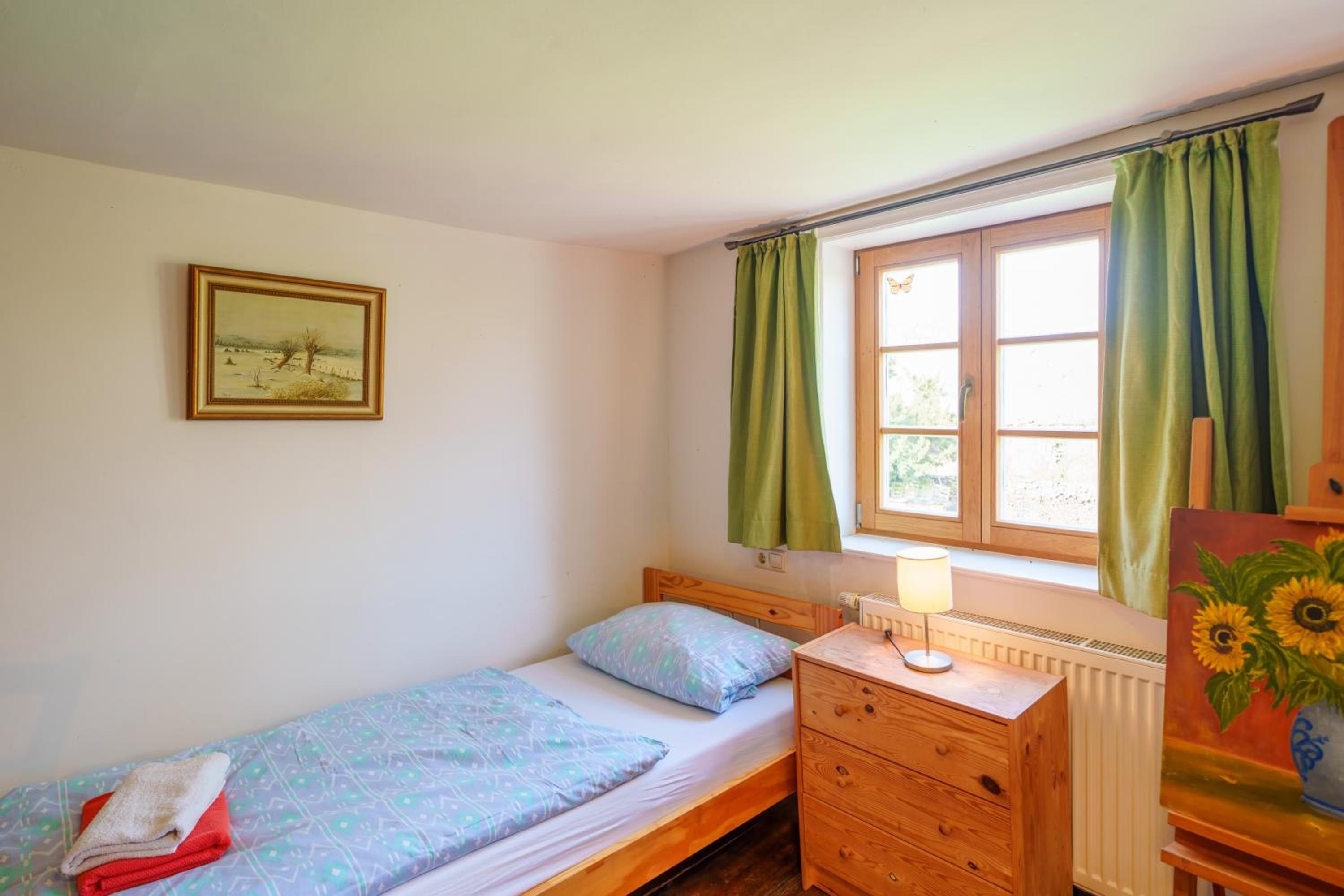 Large Twin Room - Photo 21