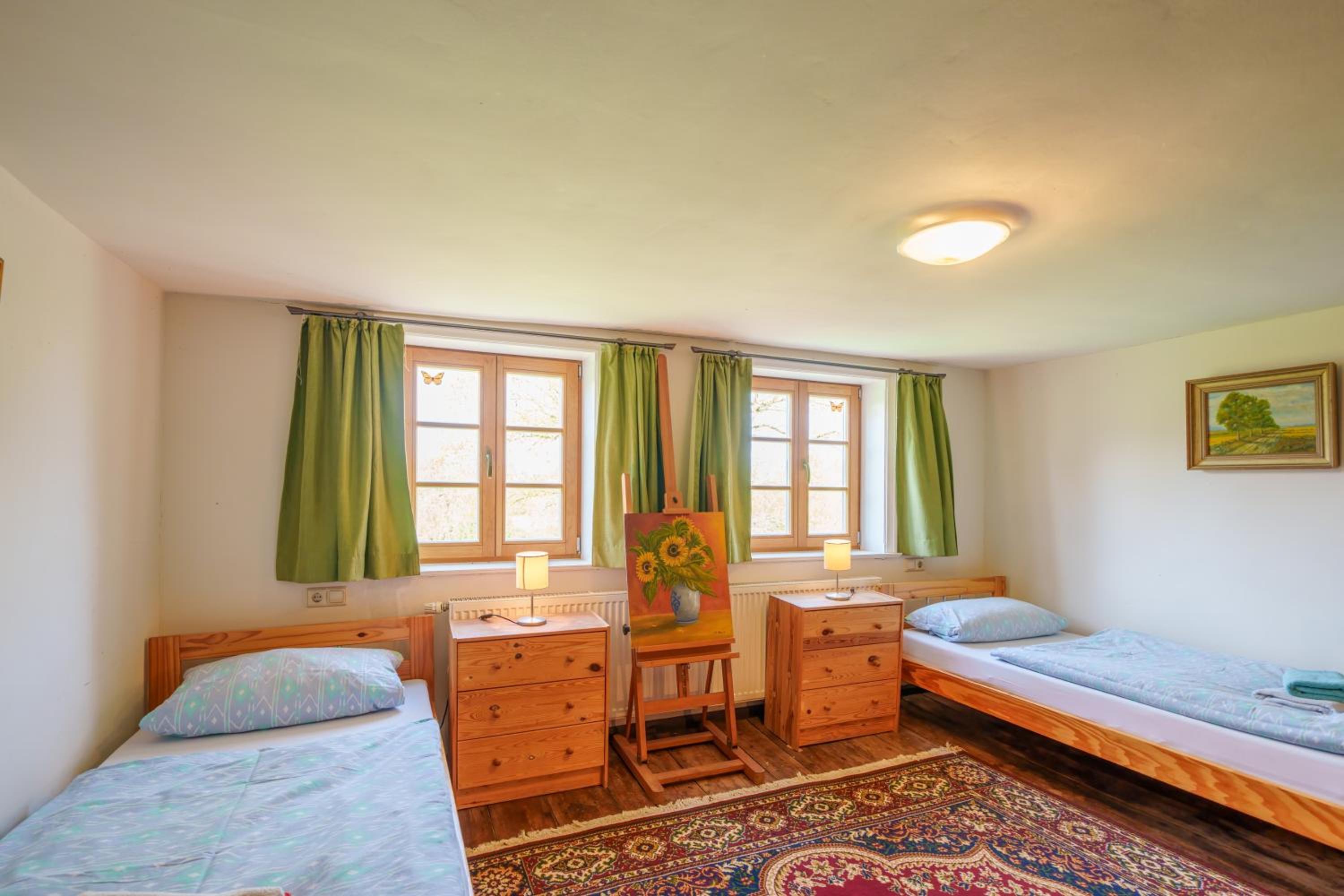 Large Twin Room - Photo 1