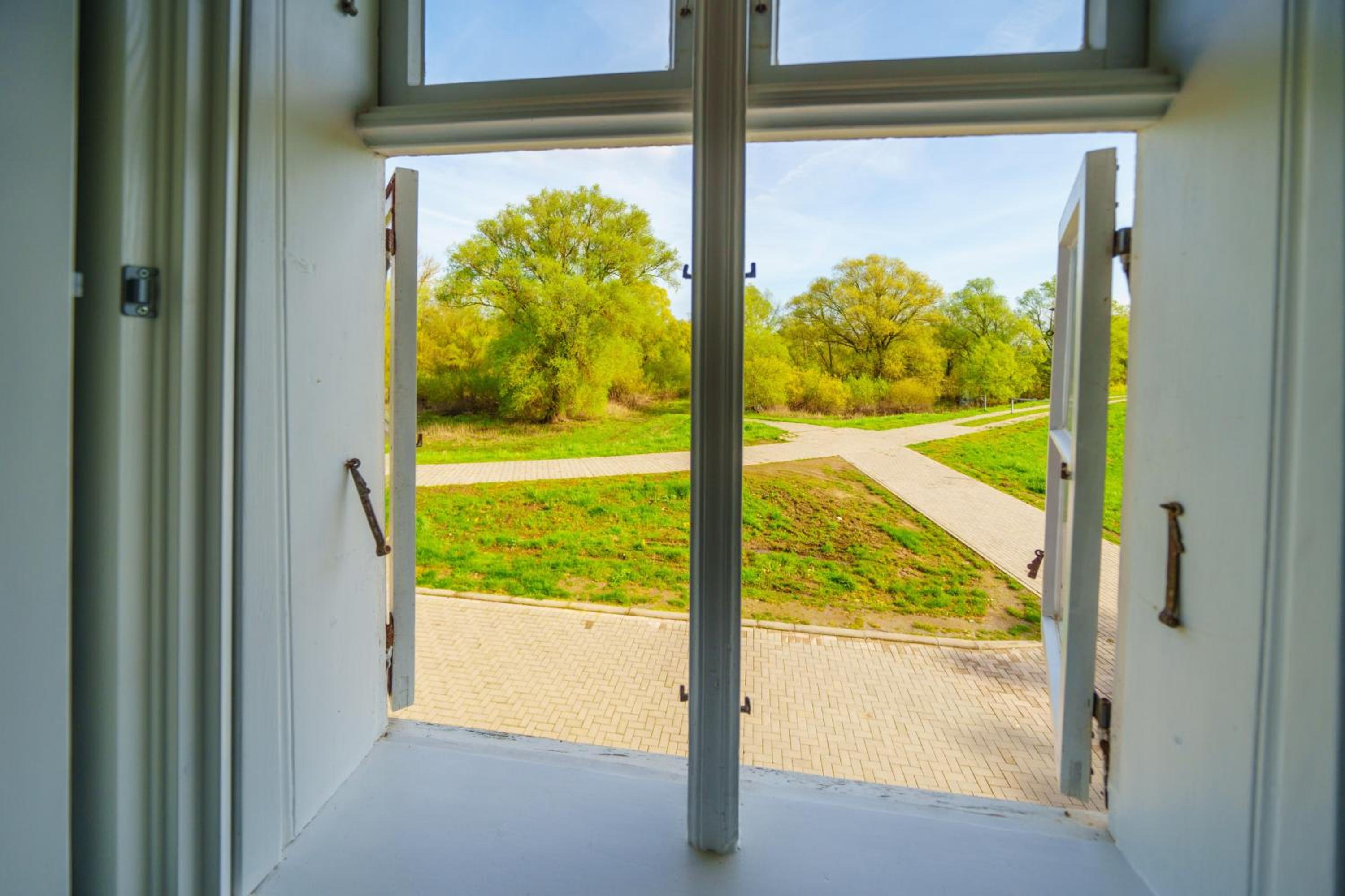 Twin Room with View - Photo 11