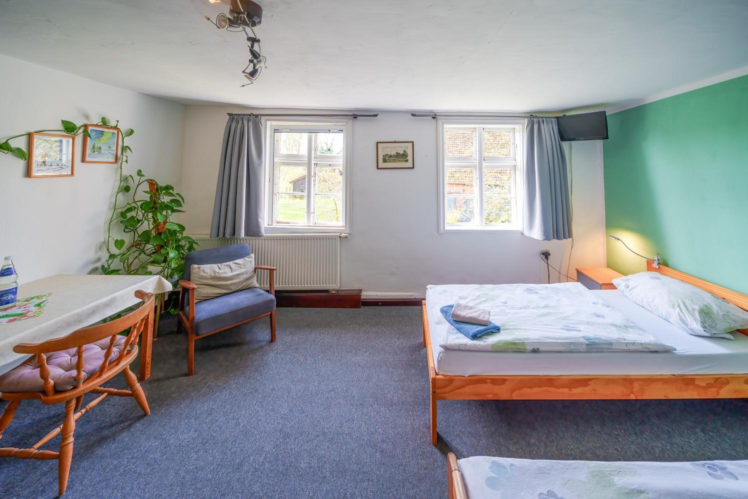 Twin Room - Photo 11