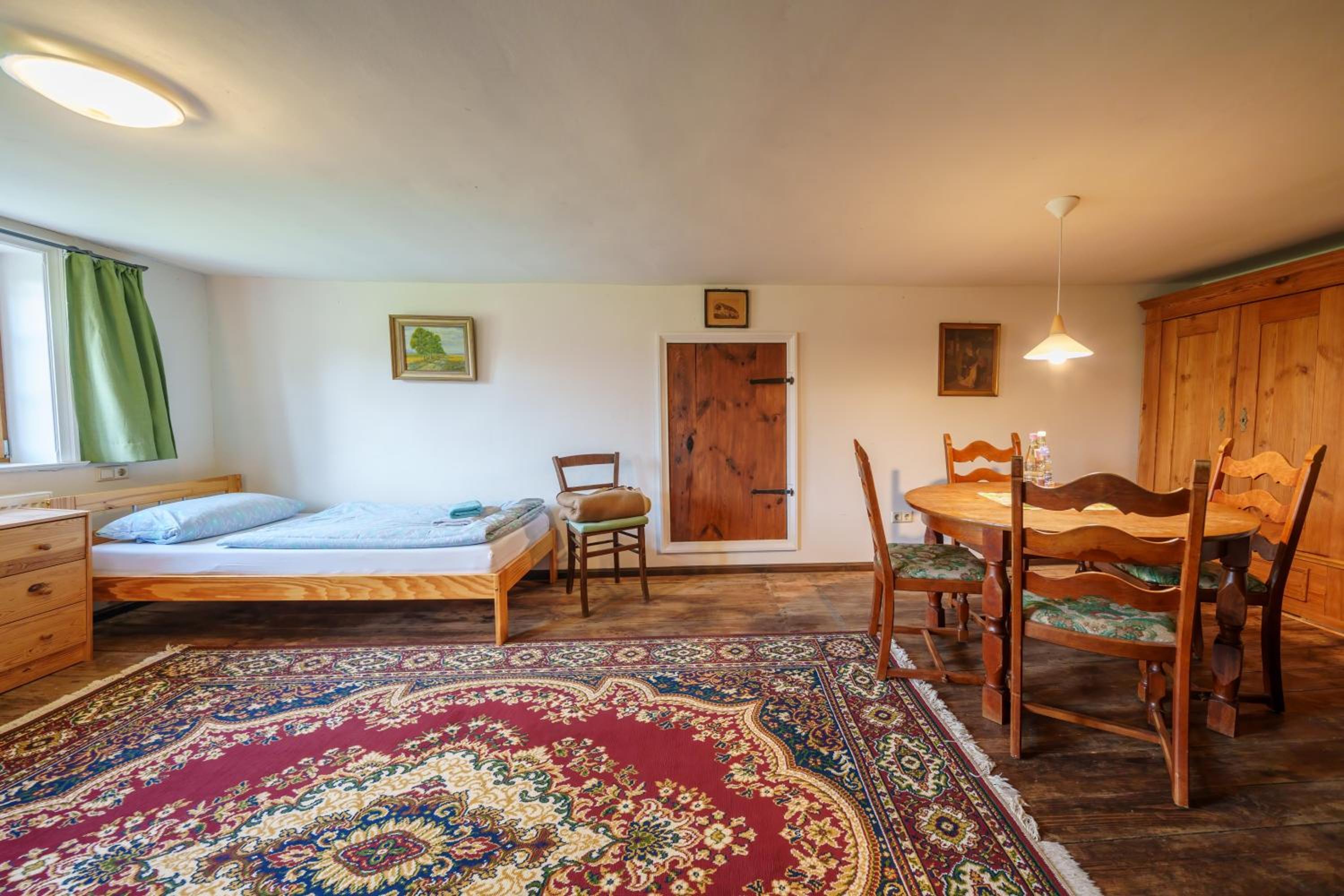 Large Twin Room - Photo 16