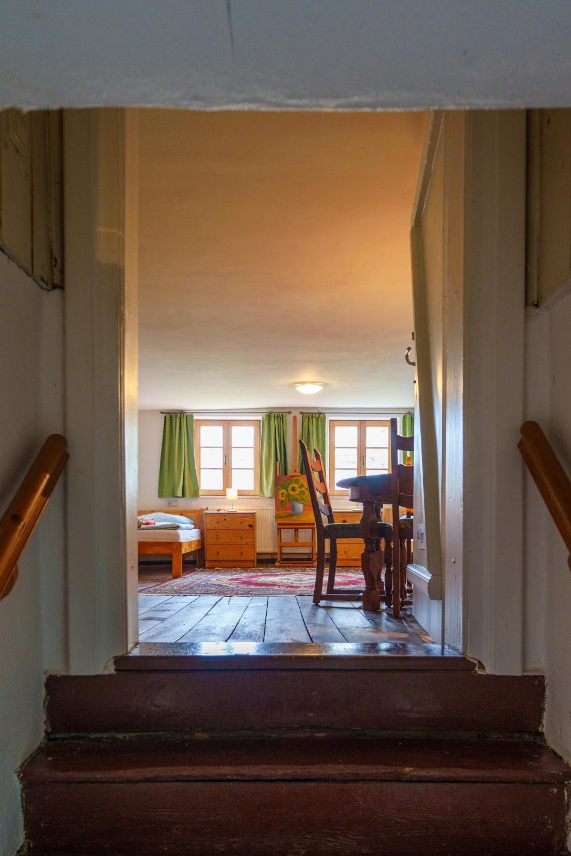 Large Twin Room - Photo 4