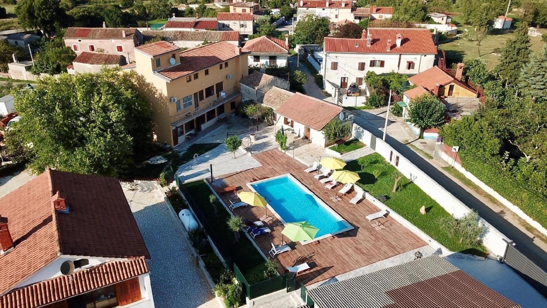 Nine-Bedroom Holiday Home photo 2
