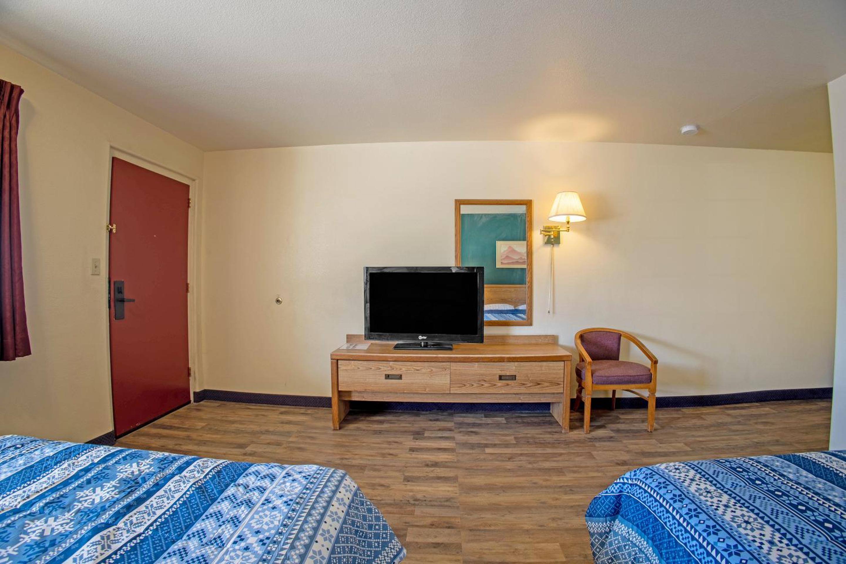 Queen Room with Two Queen Beds - Photo 13