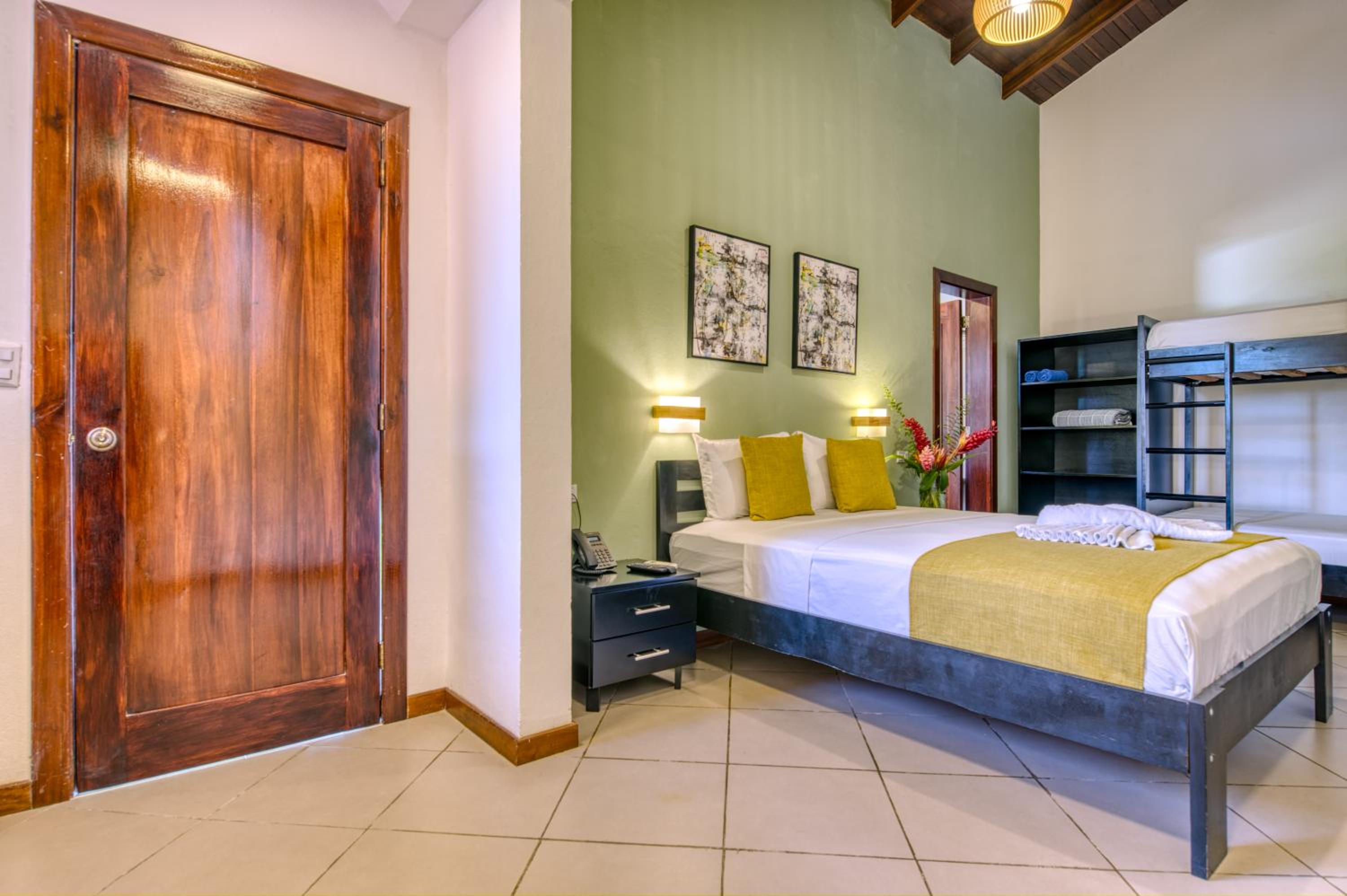 Standard Double or Twin Room - Photo 12