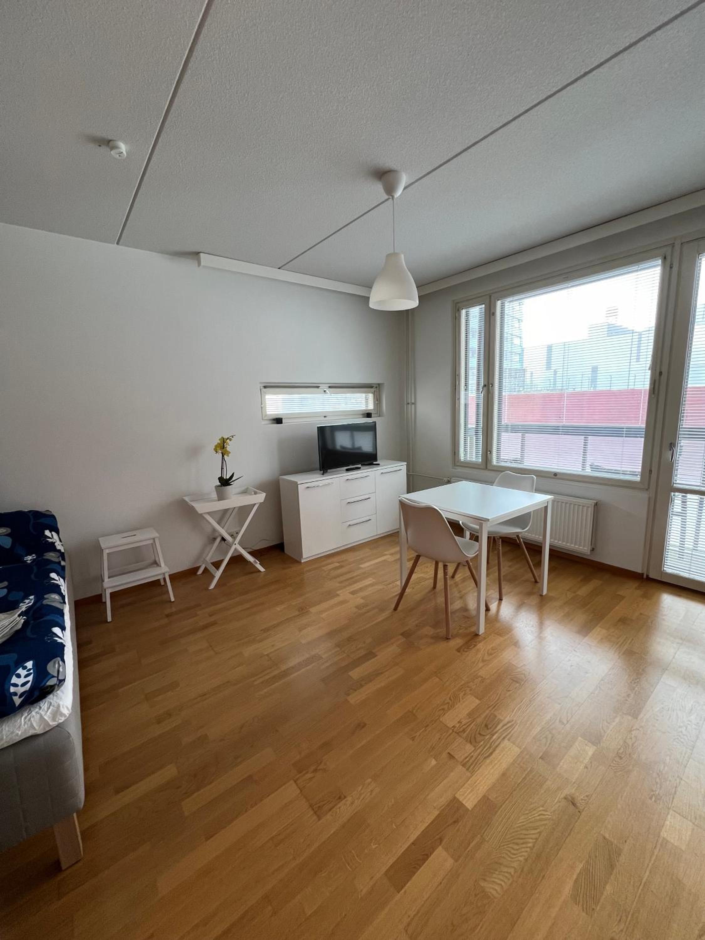 One-Bedroom Apartment photo 1