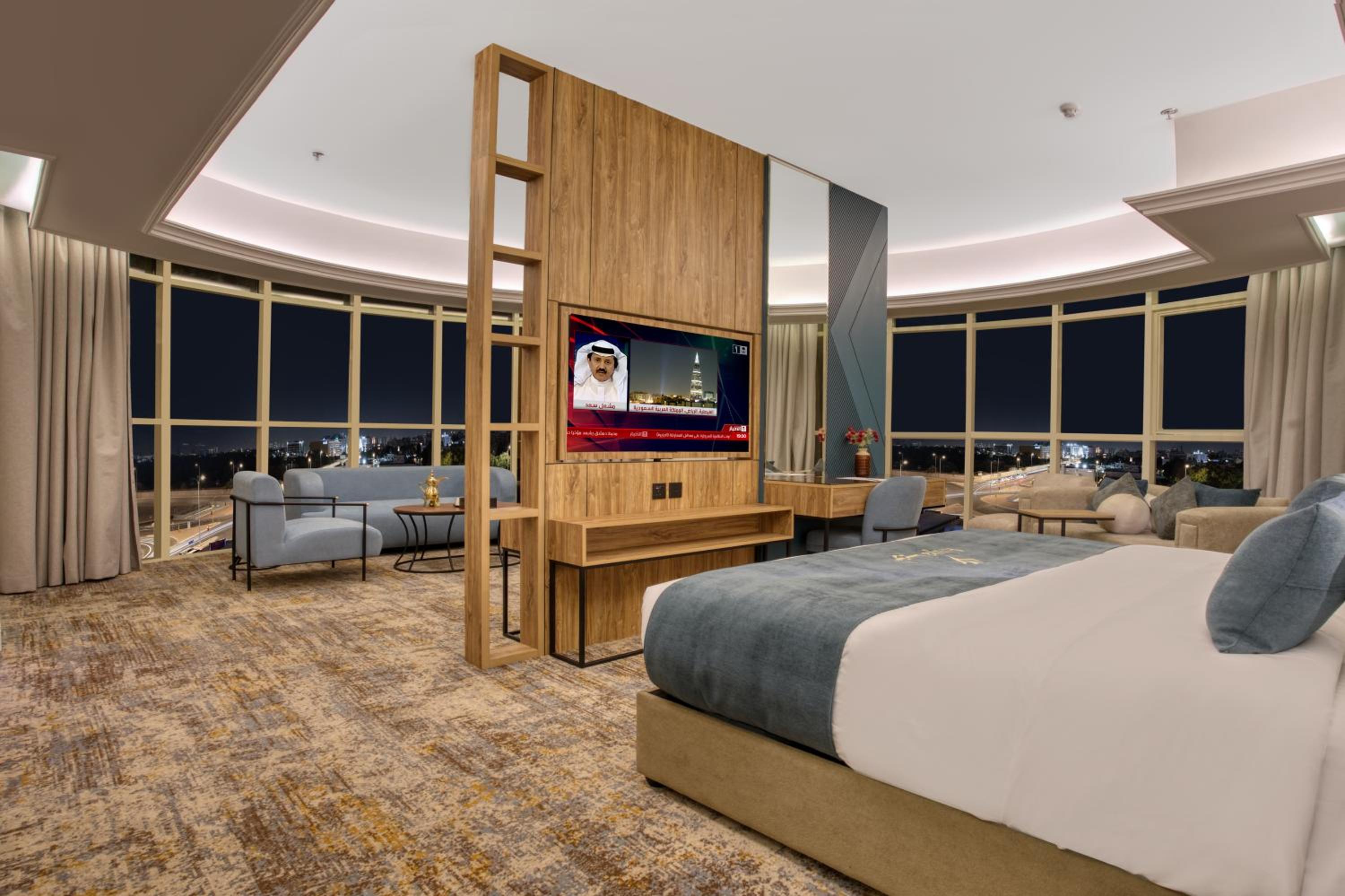 Executive Suite - Photo 3