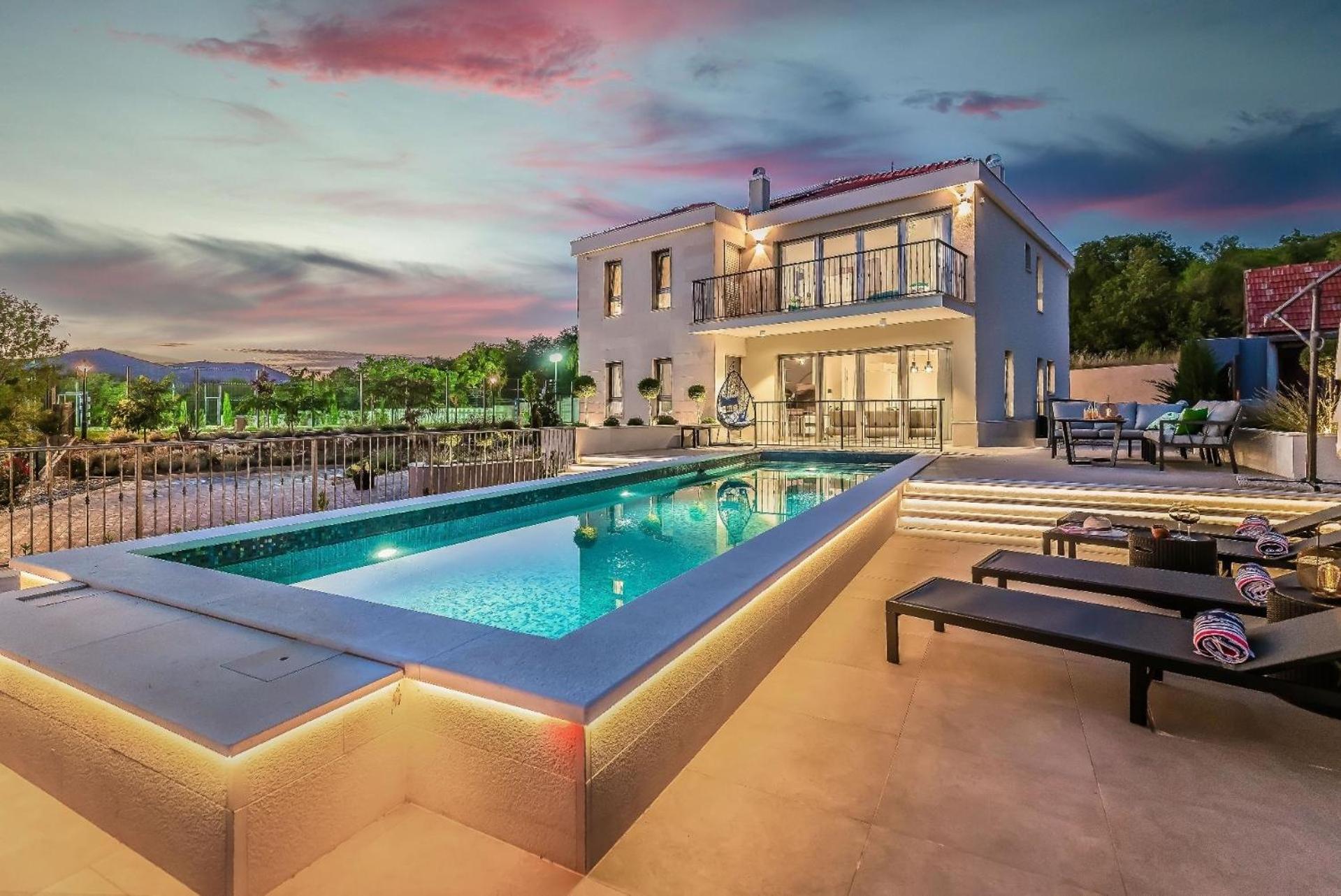 Four-Bedroom Vacation Home photo 2