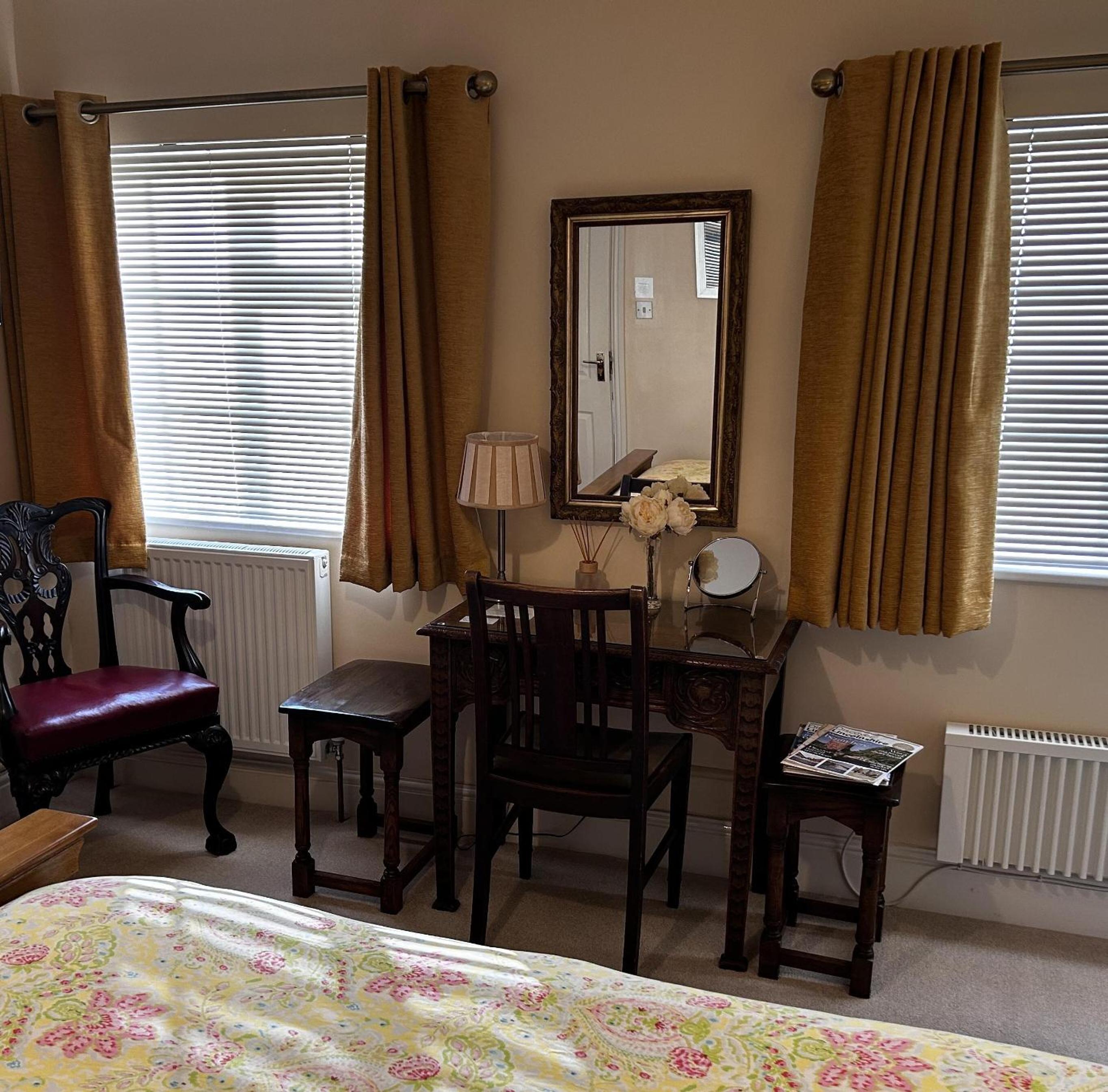 Superior King Room - Photo 5