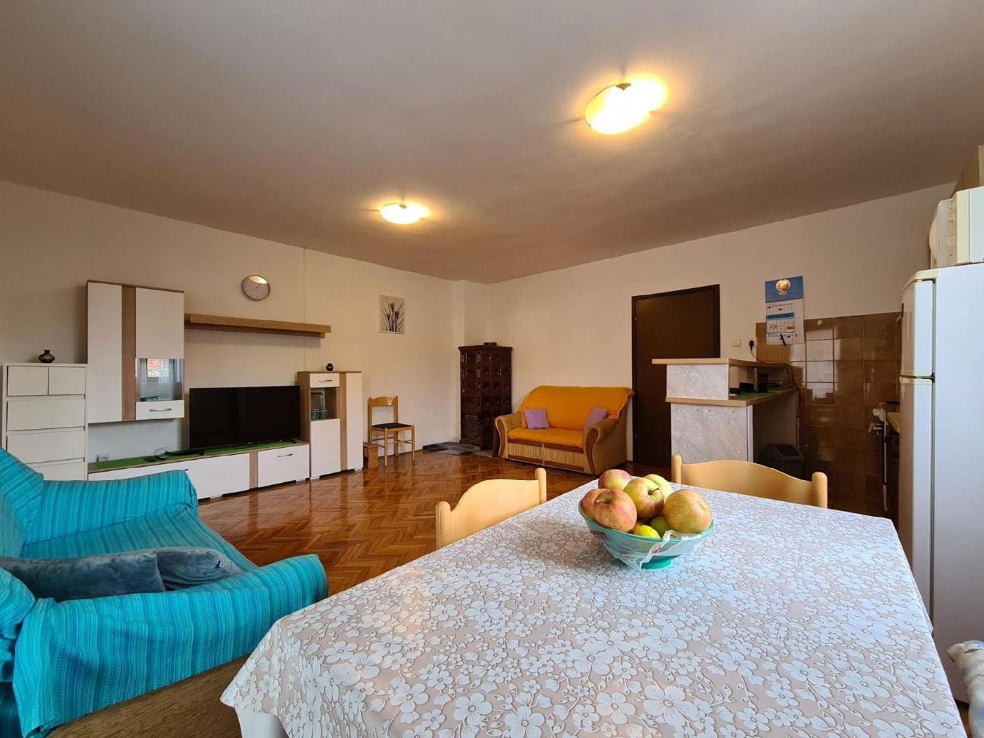 Apartment photo 1