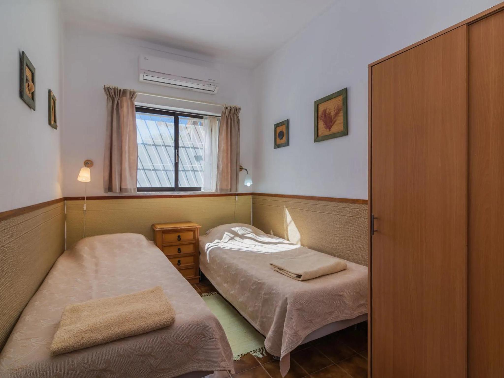 Five-Bedroom House photo 1