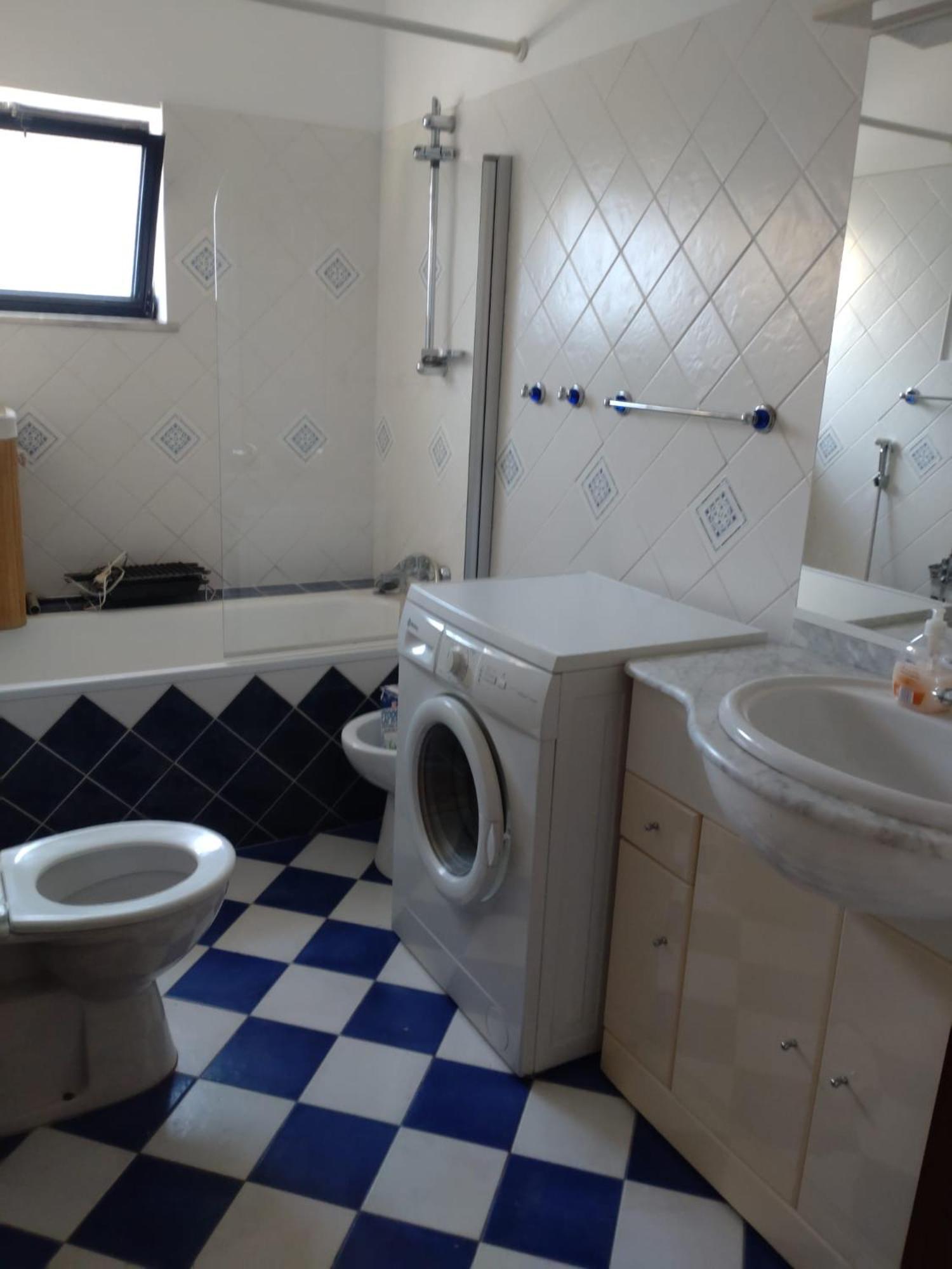 Five-Bedroom House photo 2