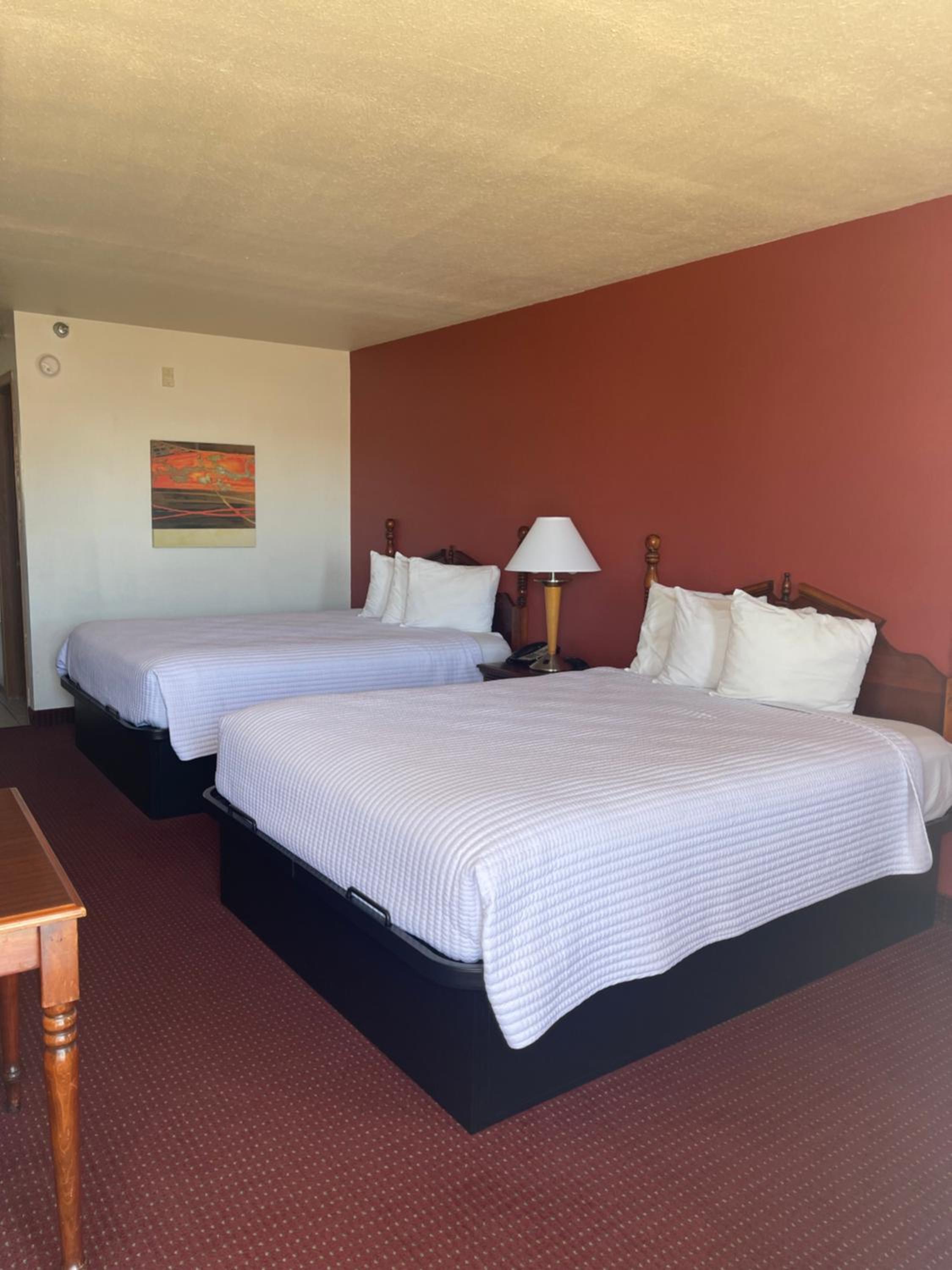 Queen Room with Two Queen Beds - Ground Floor - Photo 5