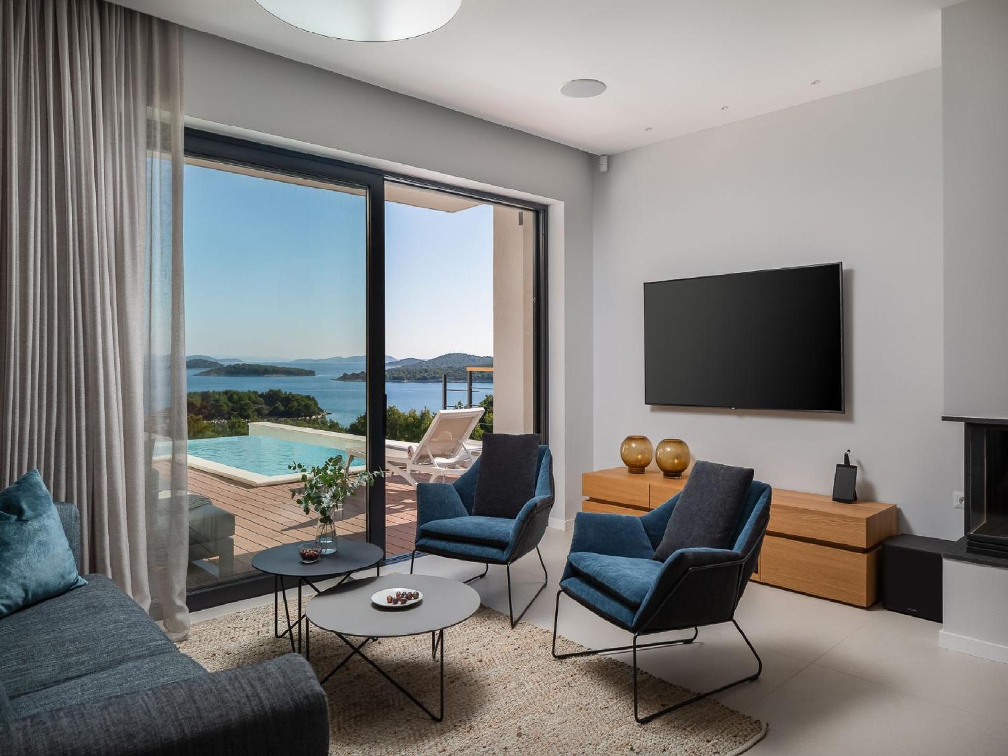 Four-Bedroom Villa photo 2