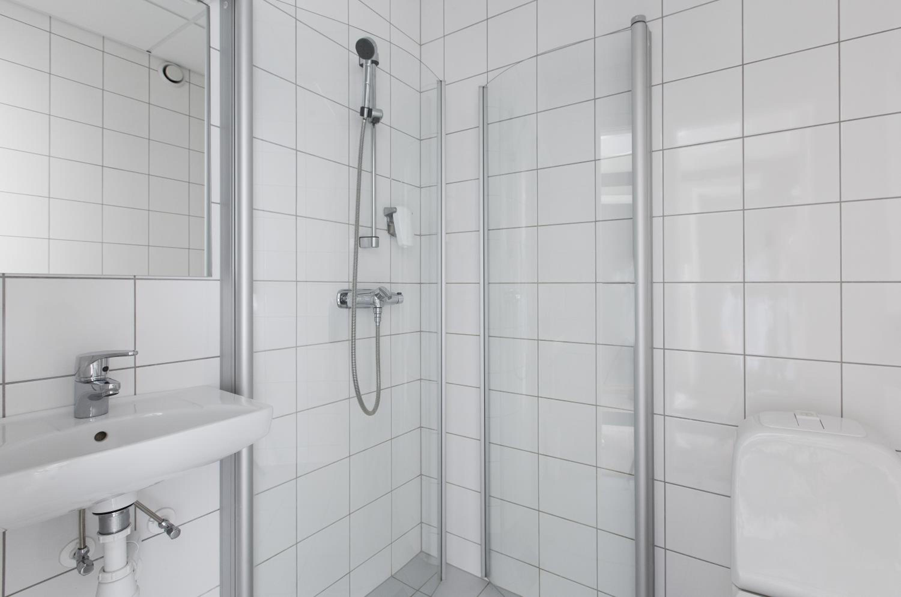 Standard Double or Twin Room - Photo 7
