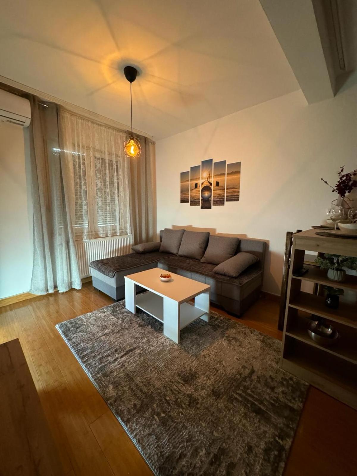 One-Bedroom Apartment photo 1