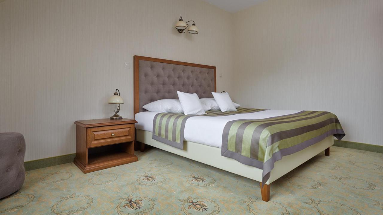 Deluxe Suite with Spa Bath photo 1