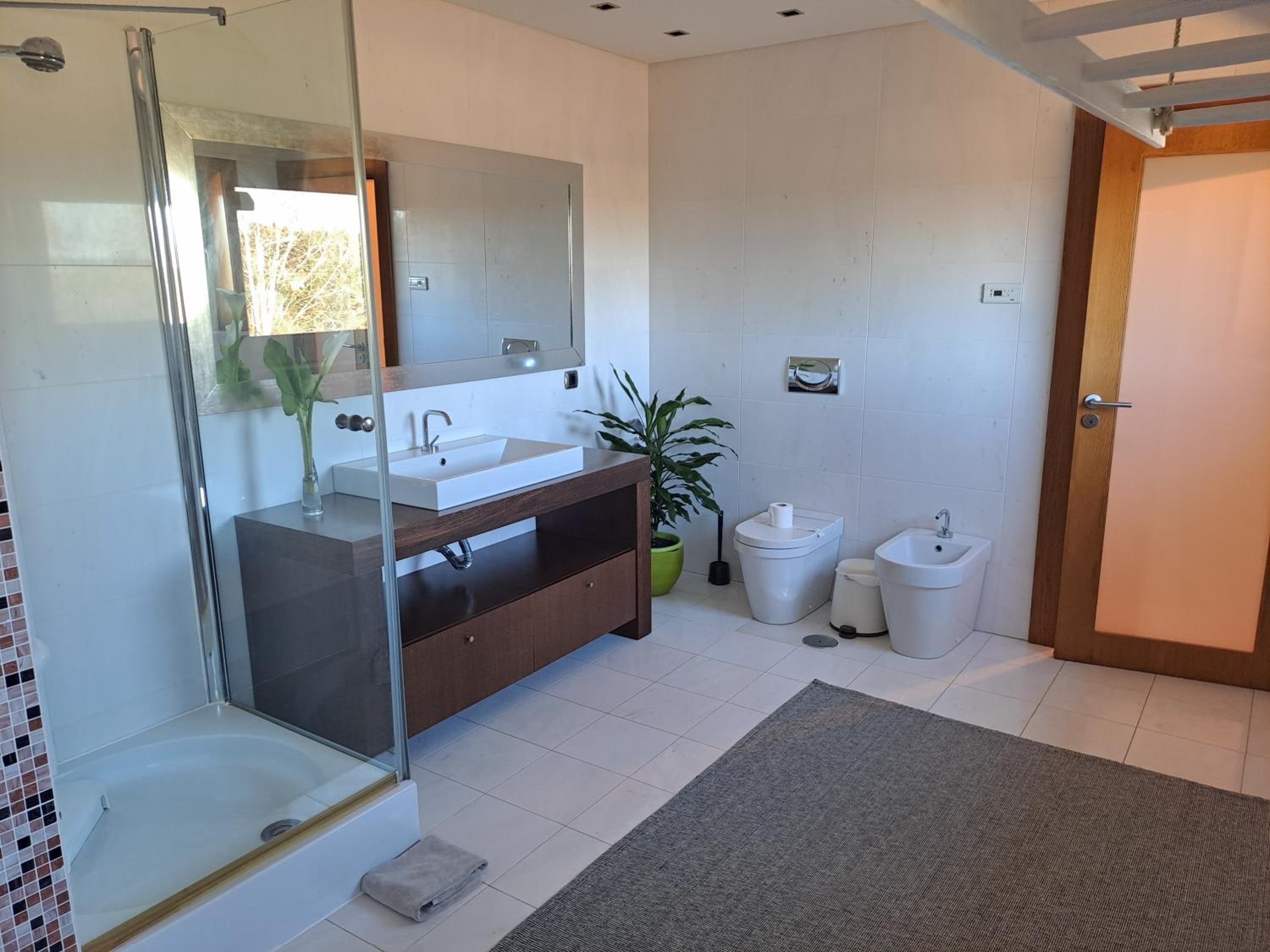 Suite with Spa Shower - Photo 2
