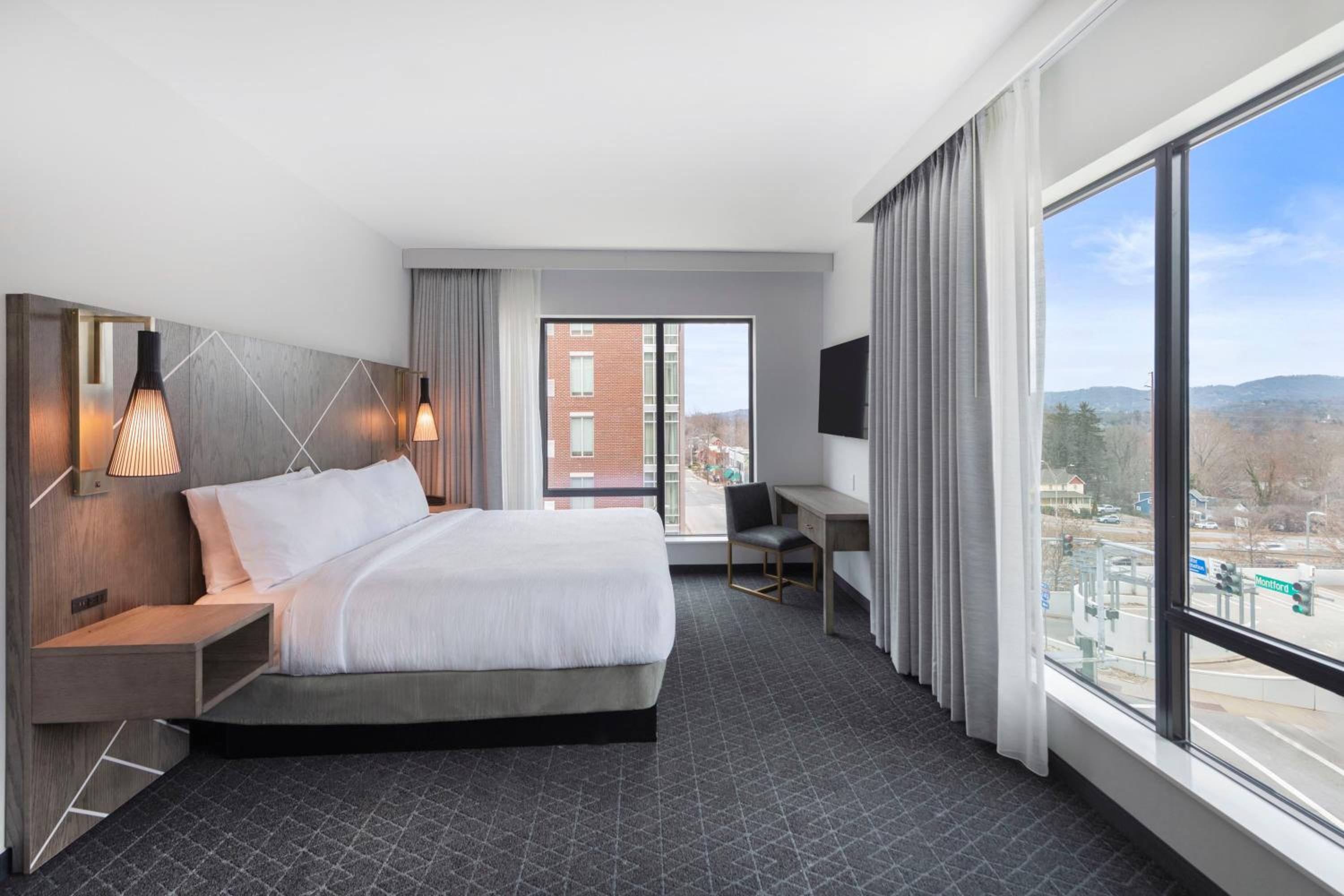 Corner King Suite - Photo 1