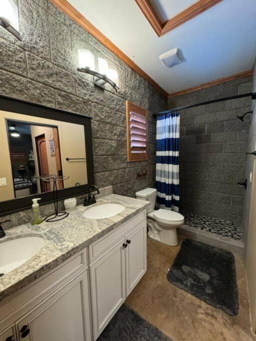 One-Bedroom House photo 2