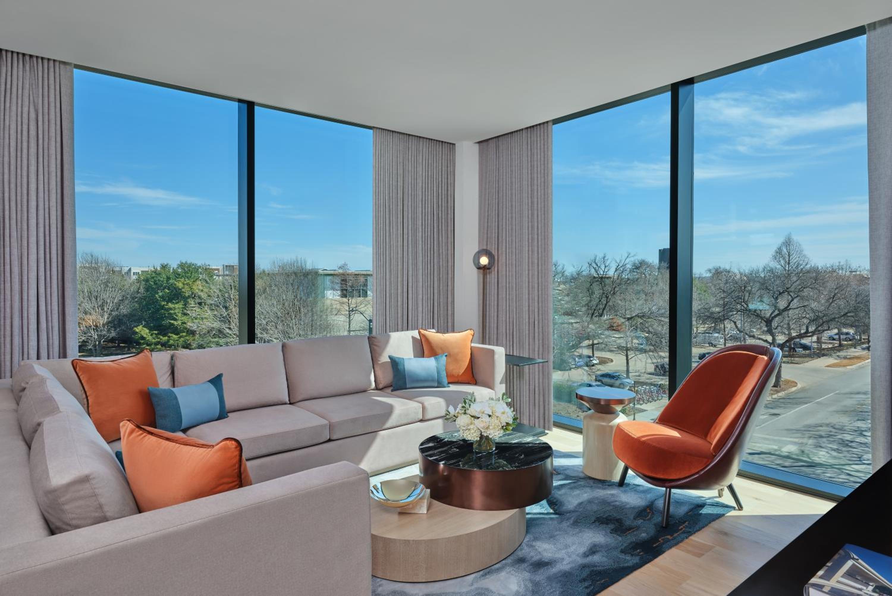 Crescent Suite - Photo 1