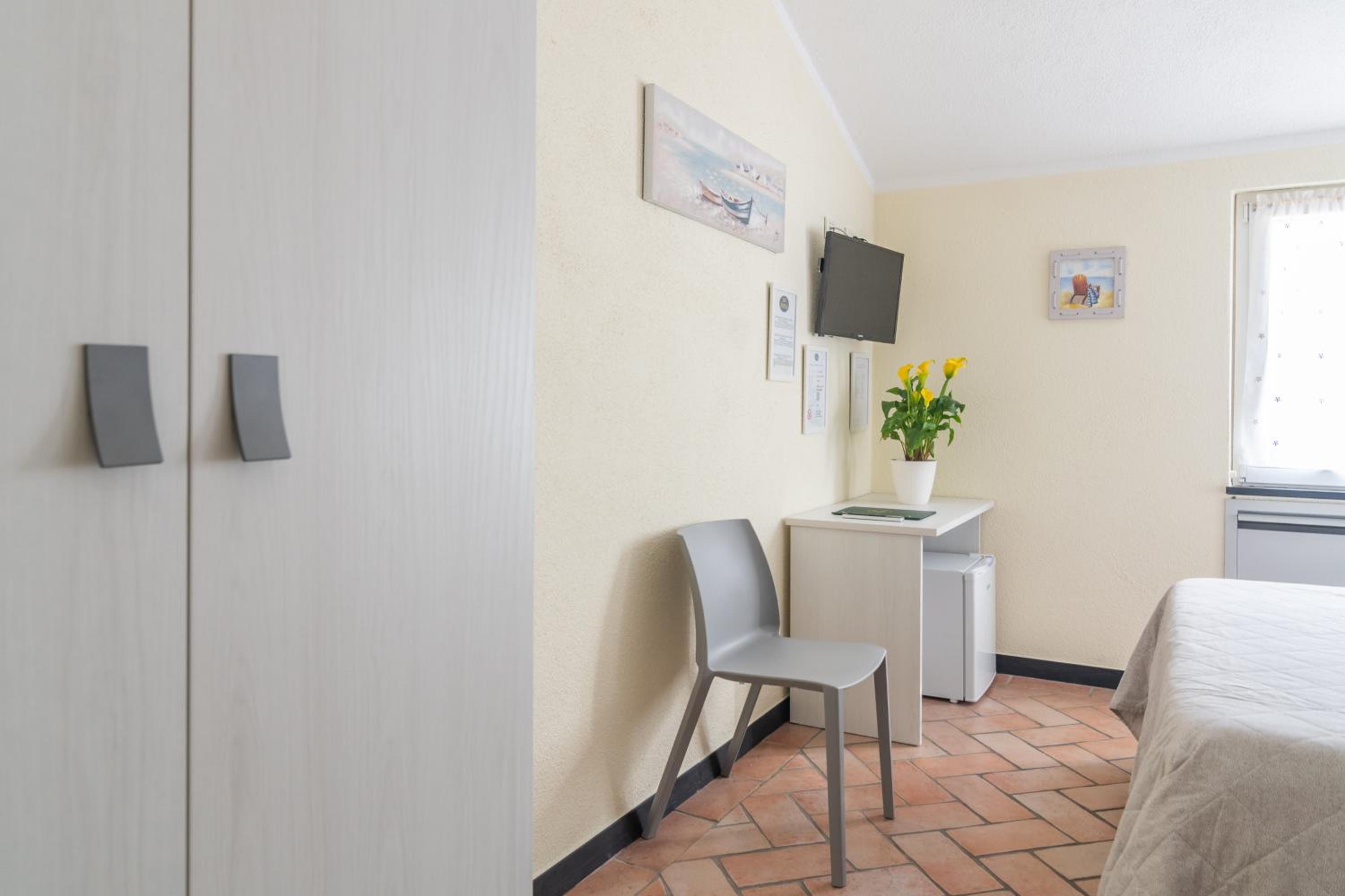 Double Room - Photo 11