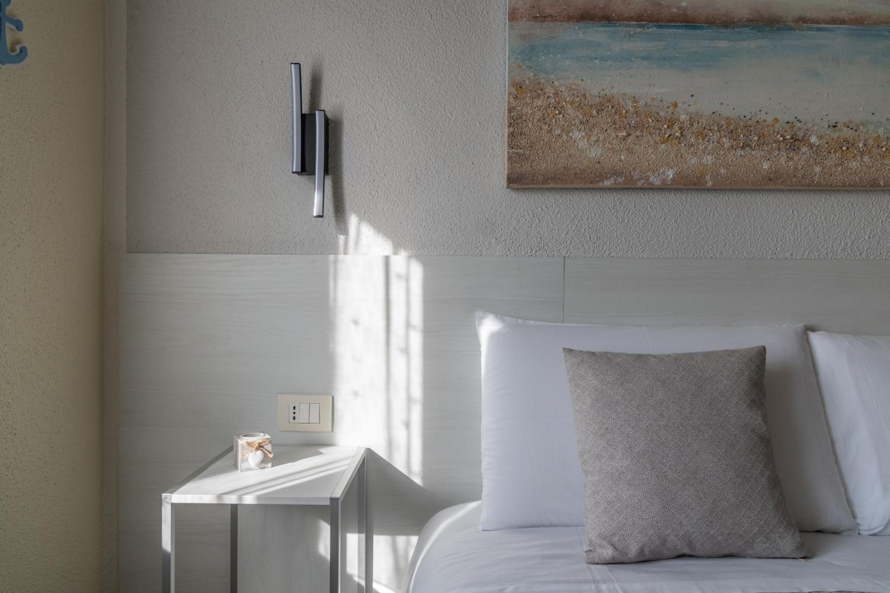 Double Room - Photo 8
