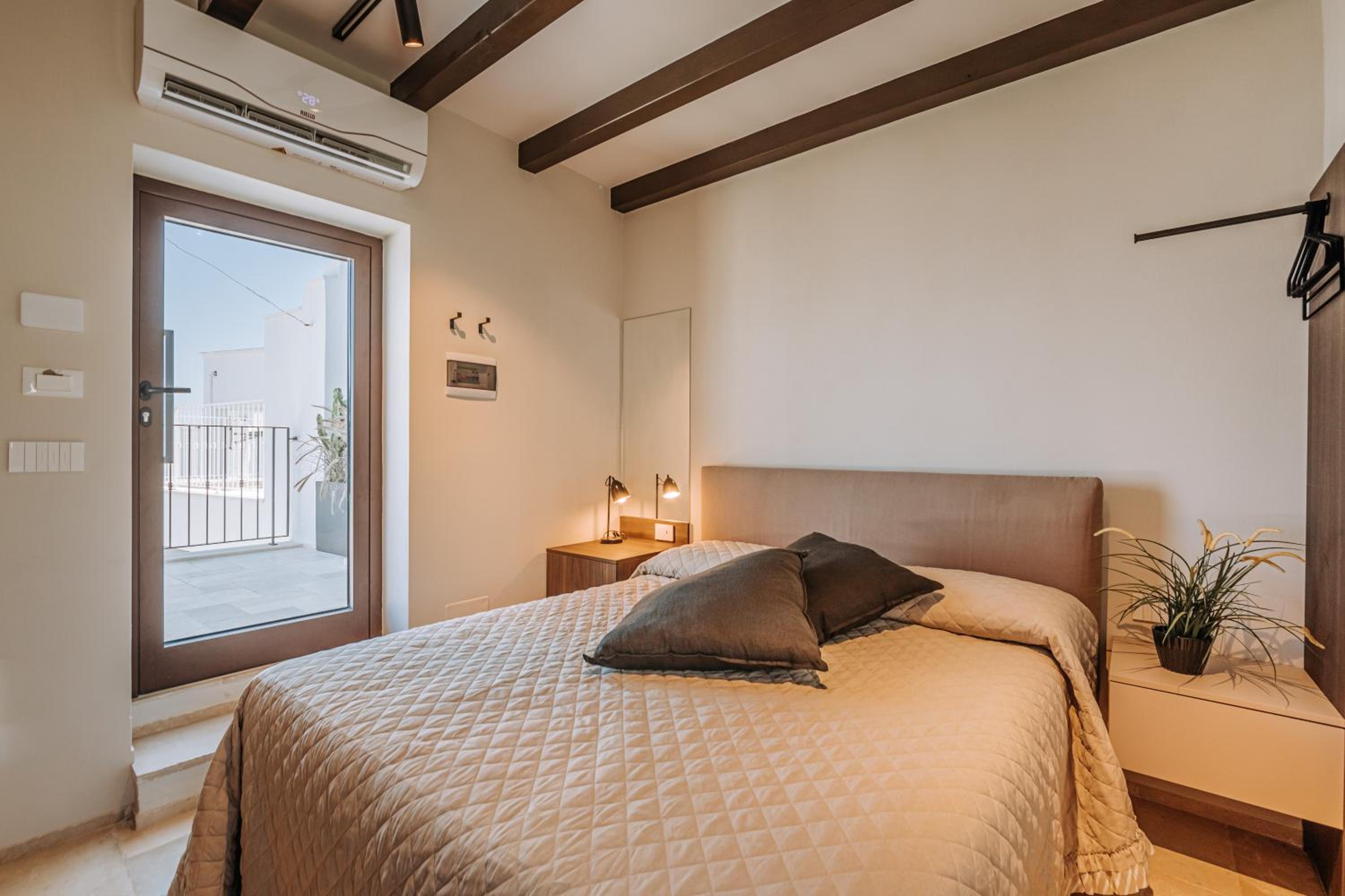 Queen Room with Sea View - Photo 1