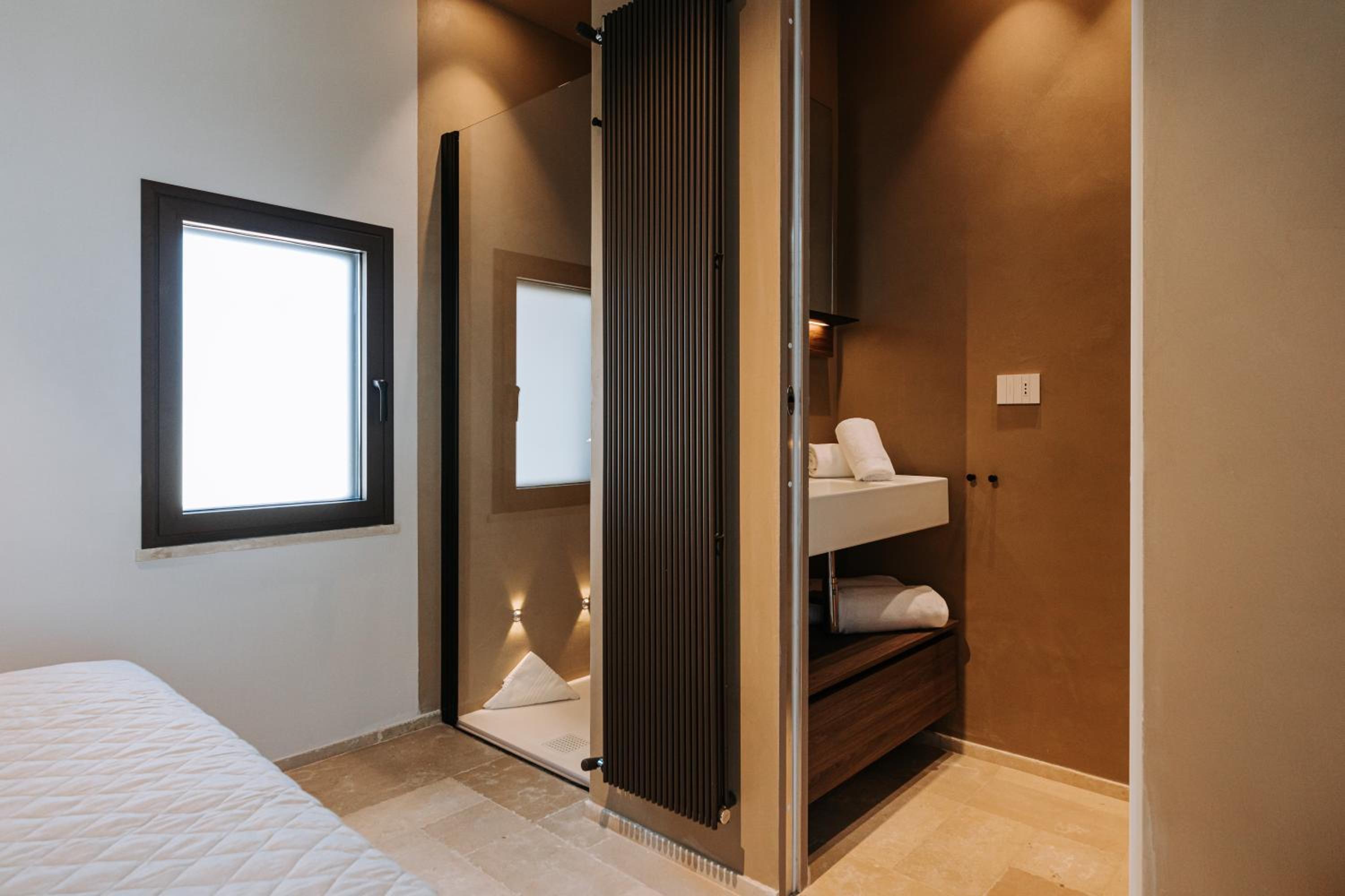 Queen Room with Sea View - Photo 2