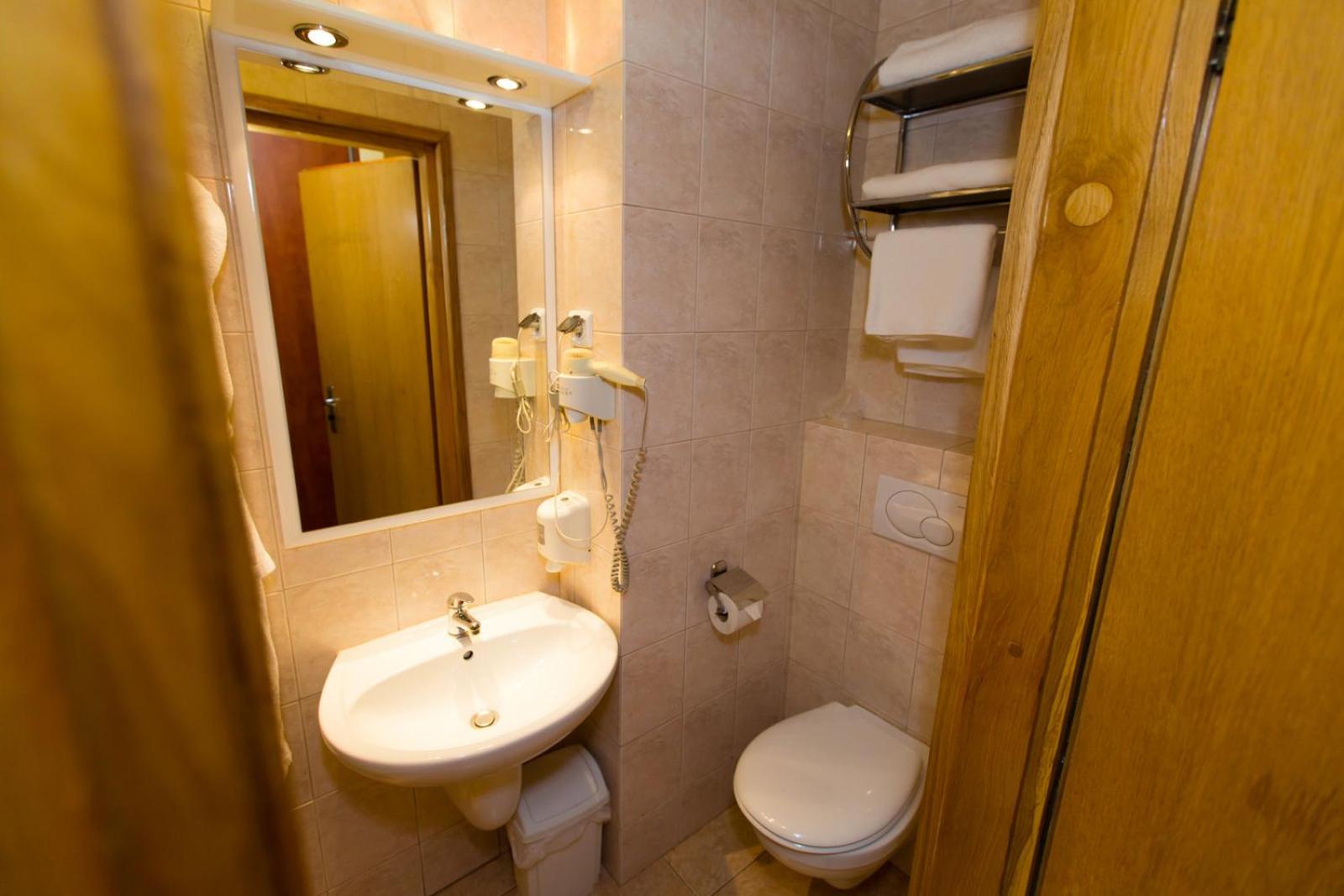 Twin Room - Photo 3