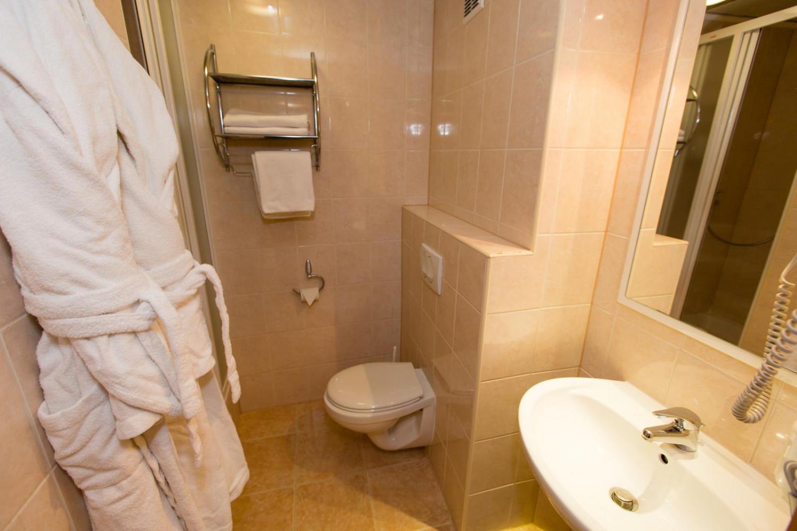 Twin Room - Photo 2