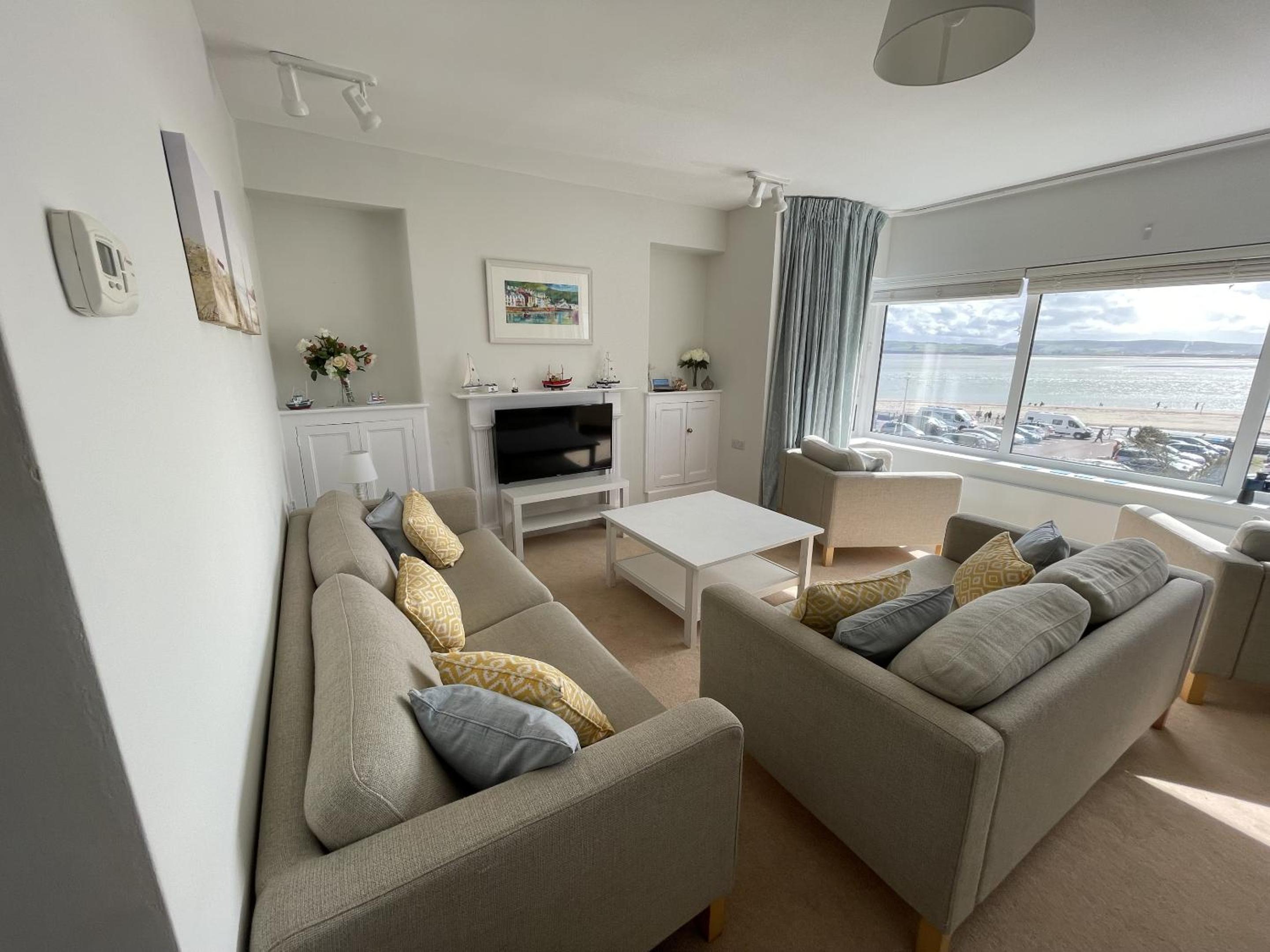 Apartment with Sea View - Photo 1