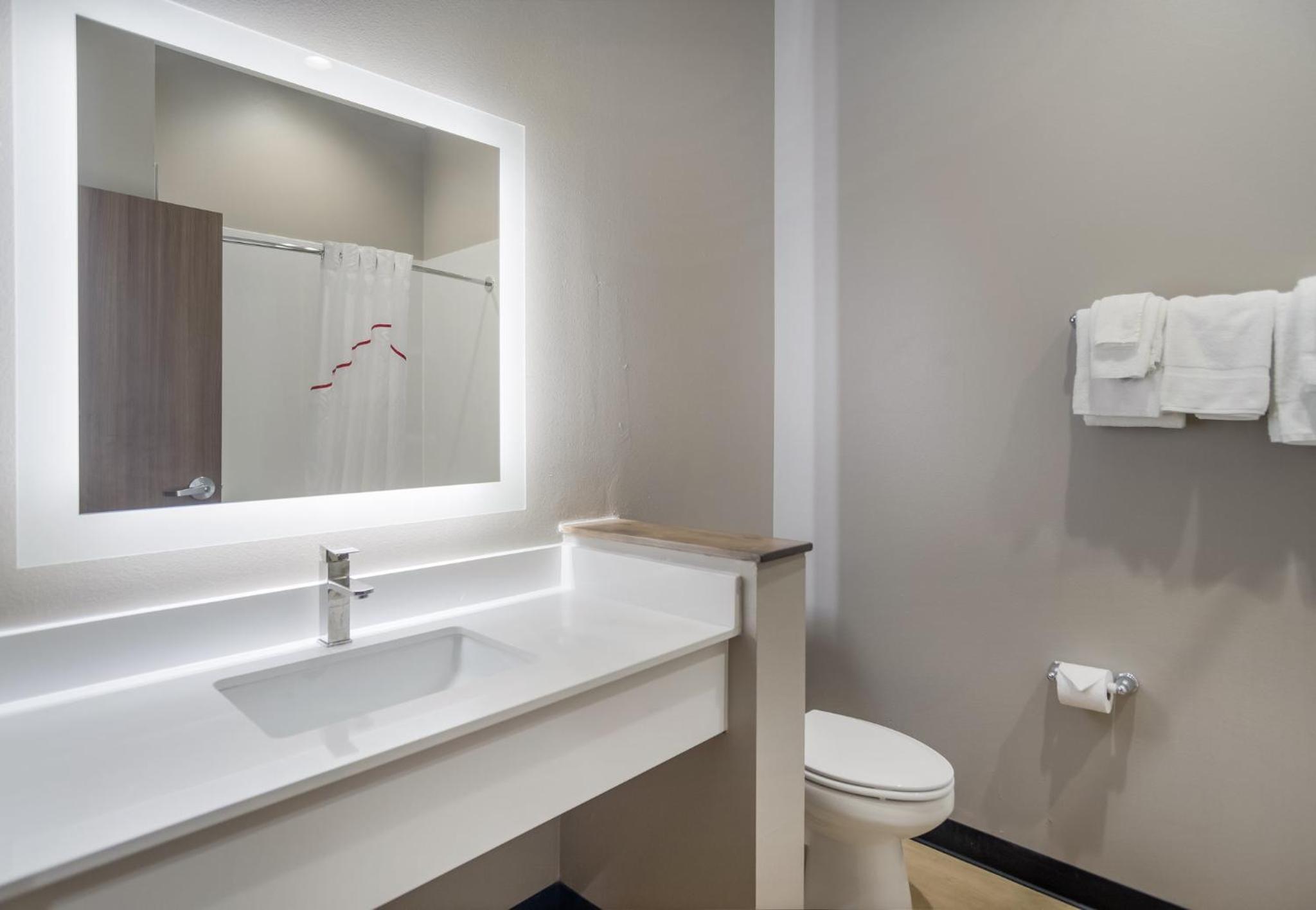 Deluxe King Room Non-Smoking - Photo 8