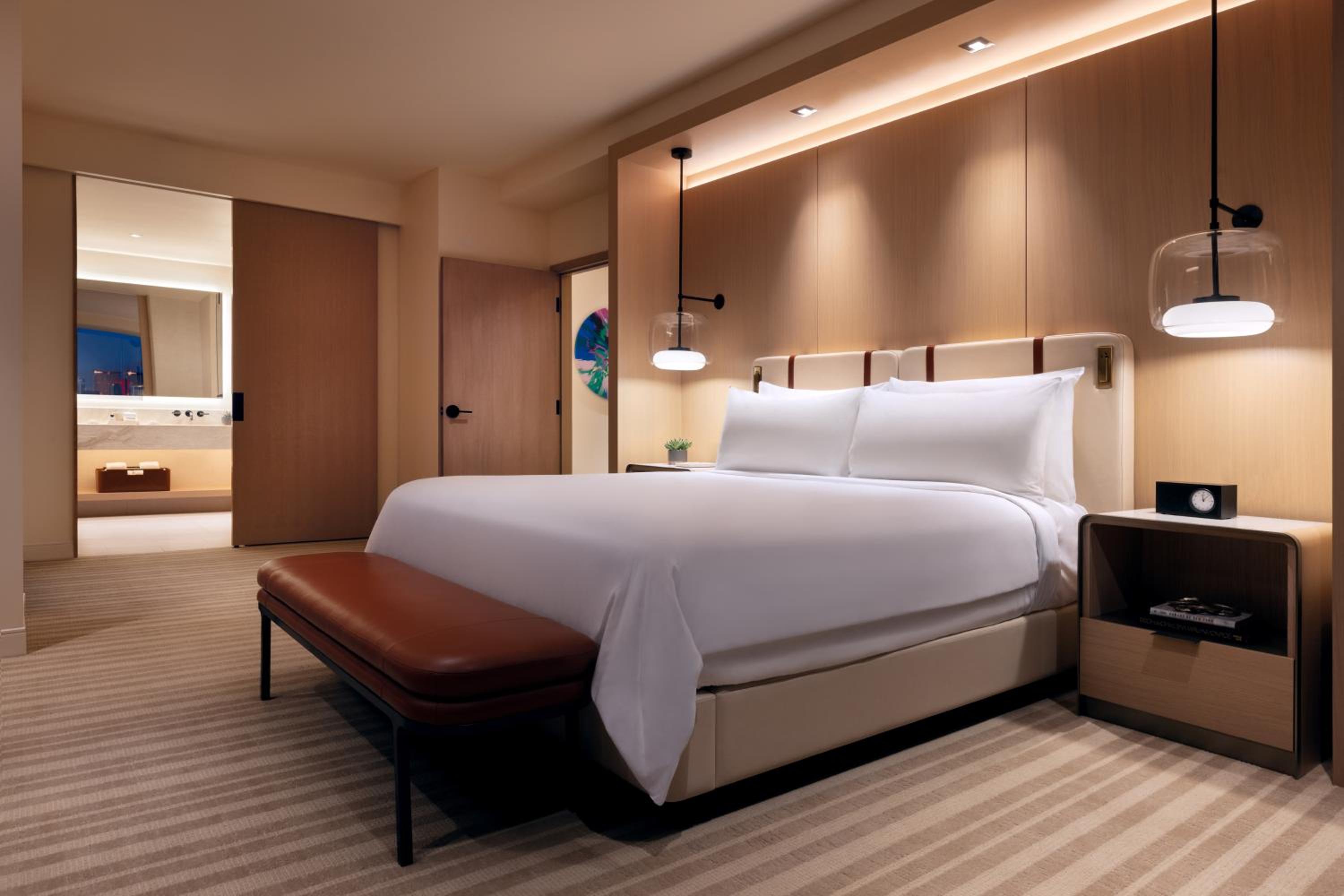 Parlor King Suite - Photo 4