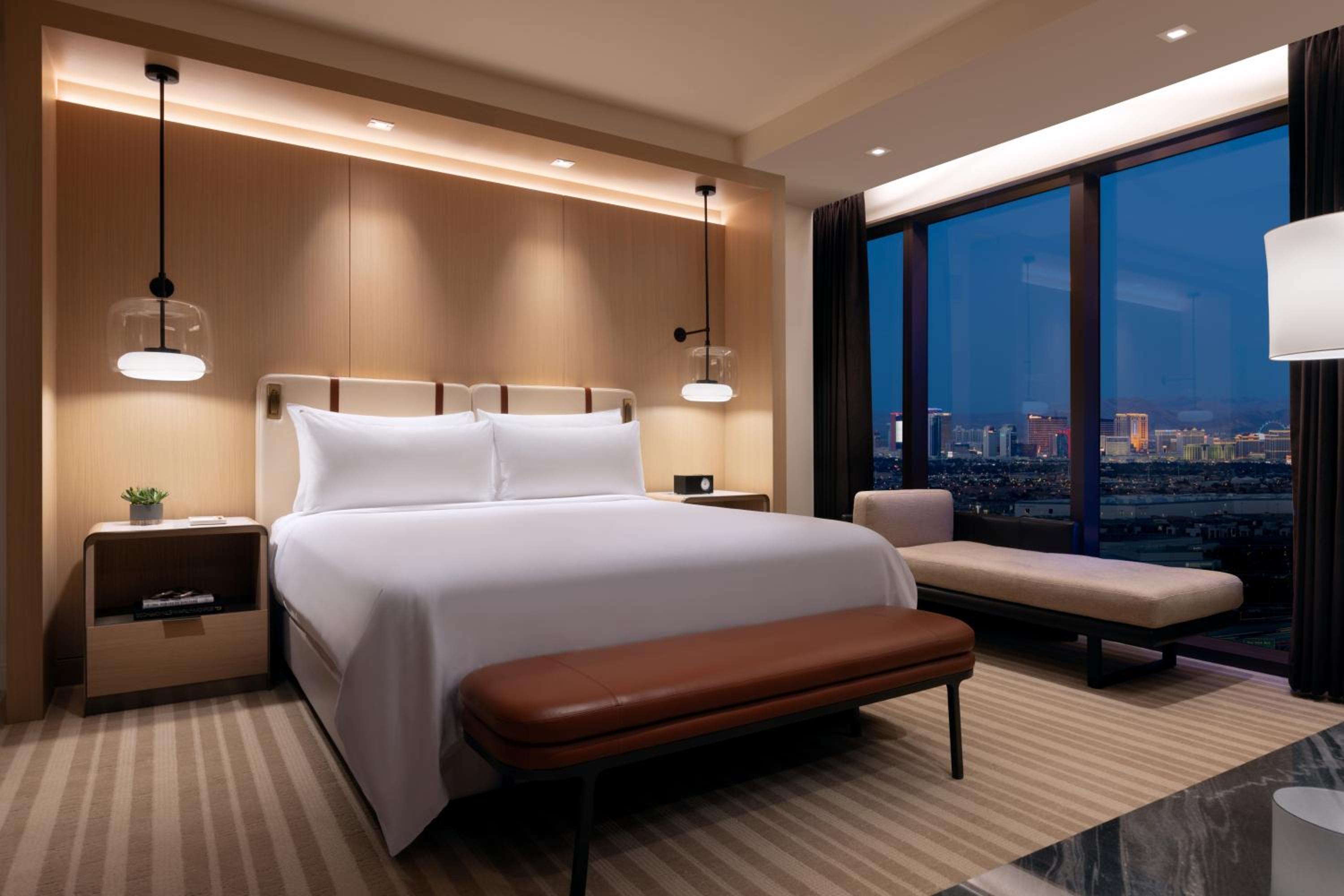 Parlor King Suite - Photo 3