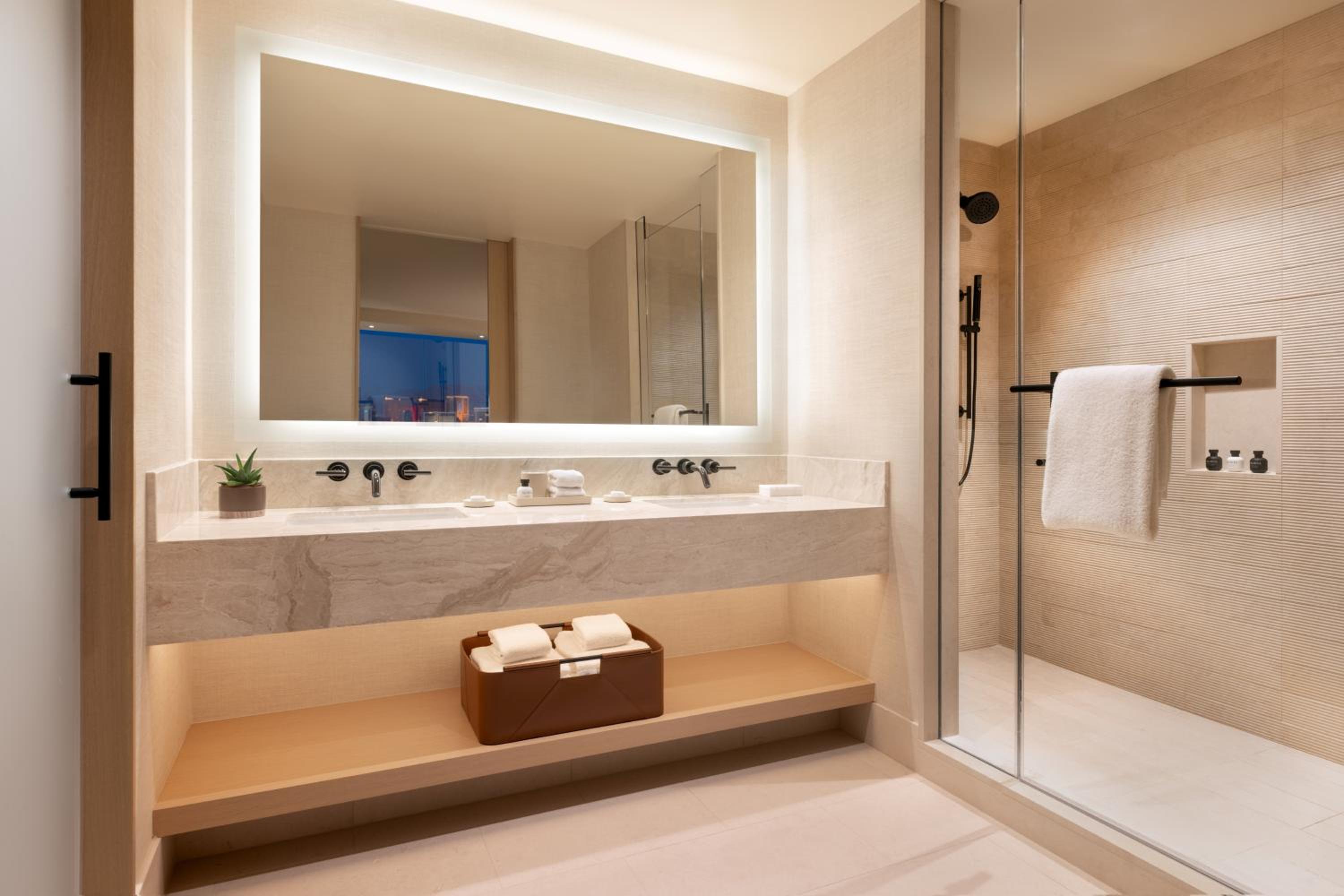 Parlor King Suite - Photo 2