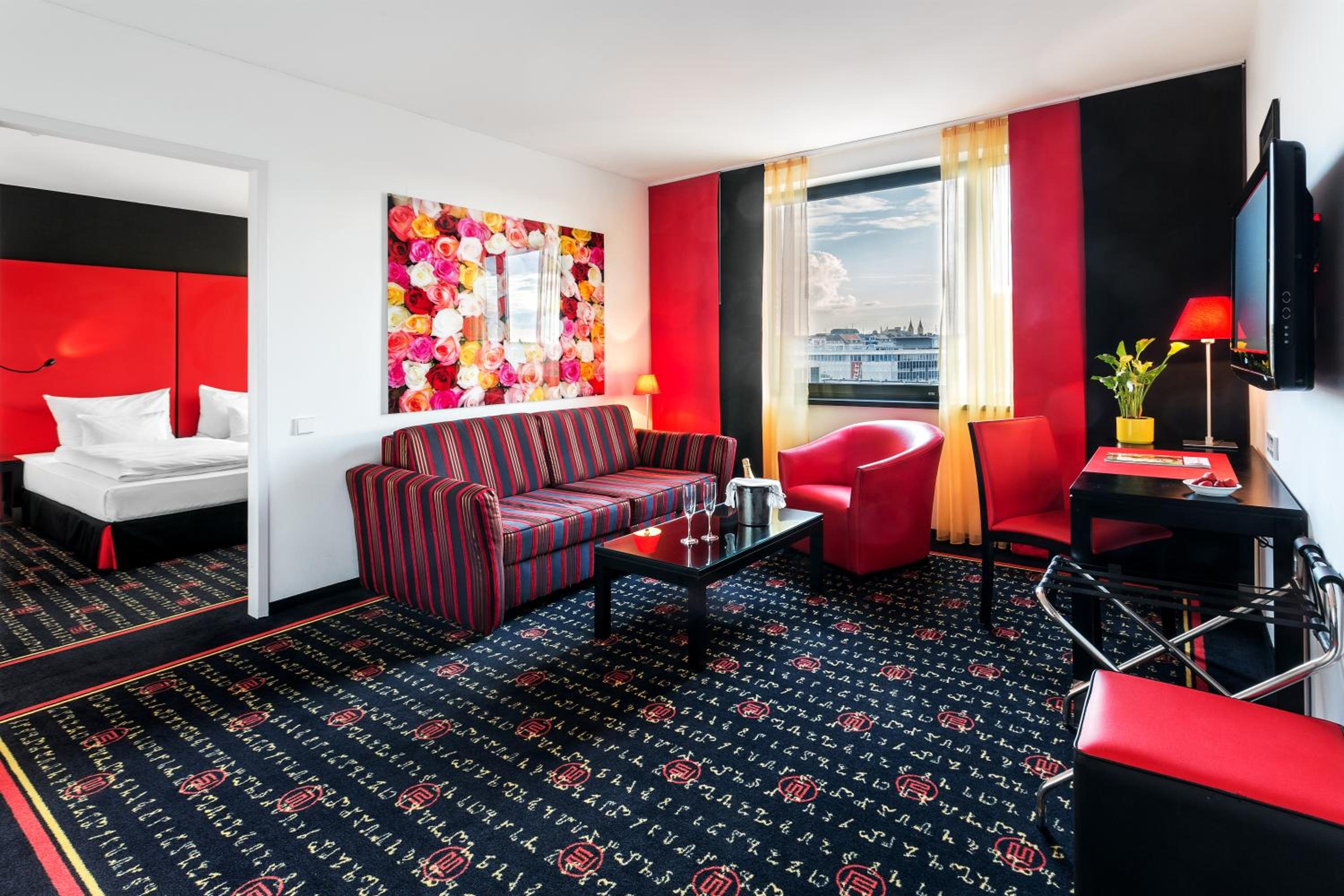Suite - Photo 8