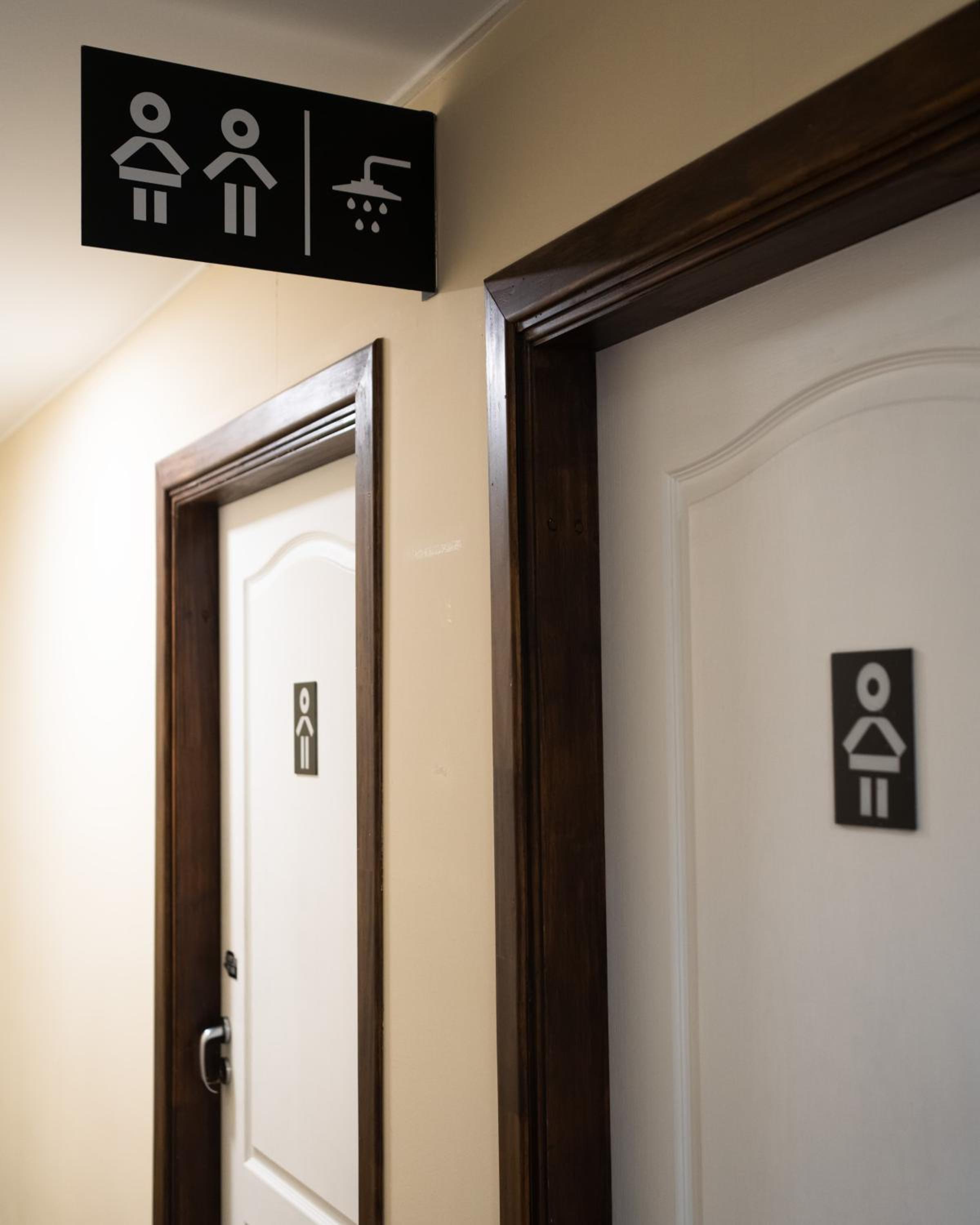 Basic Room with Shared Bathroom photo 2