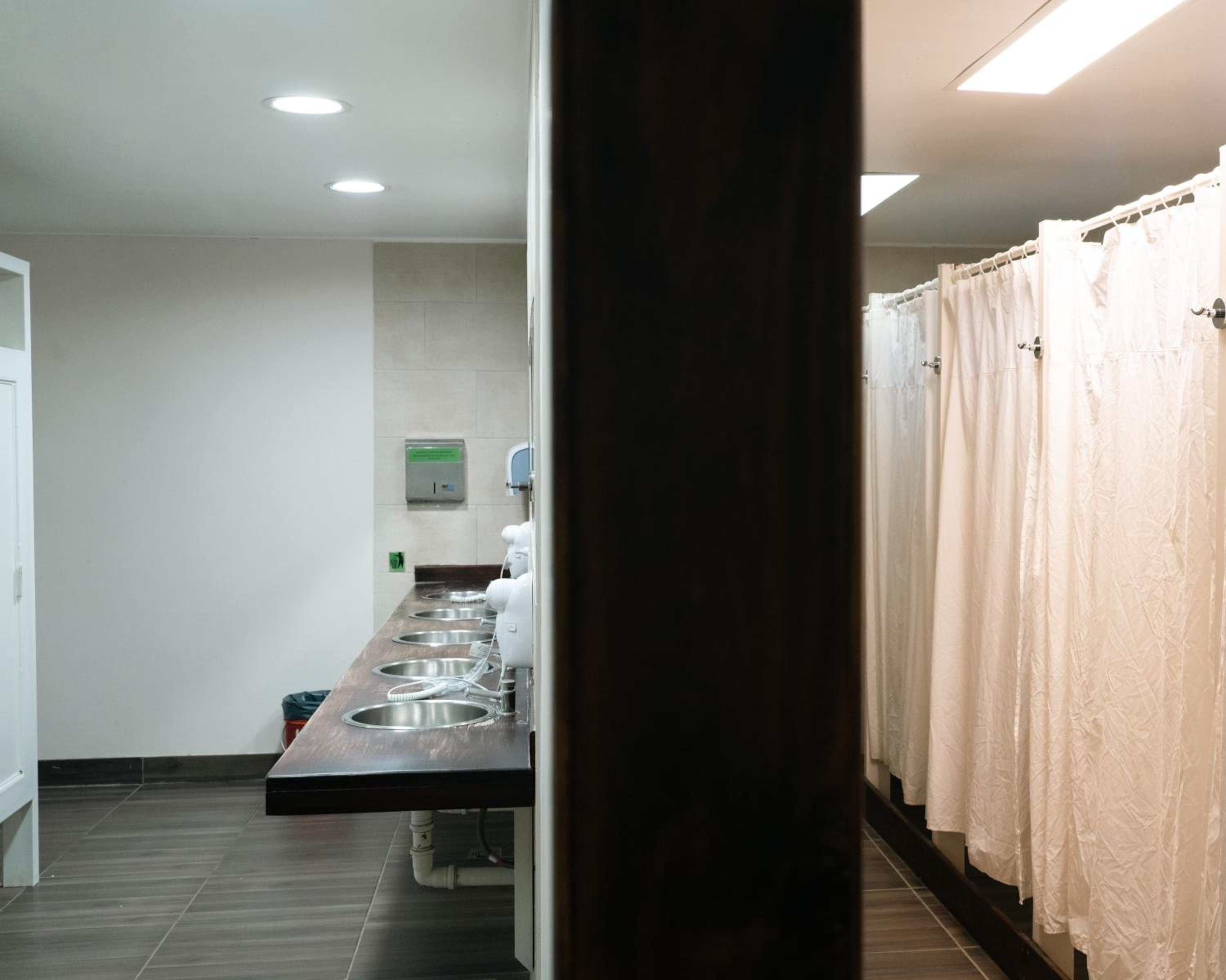 Basic Room with Shared Bathroom photo 3