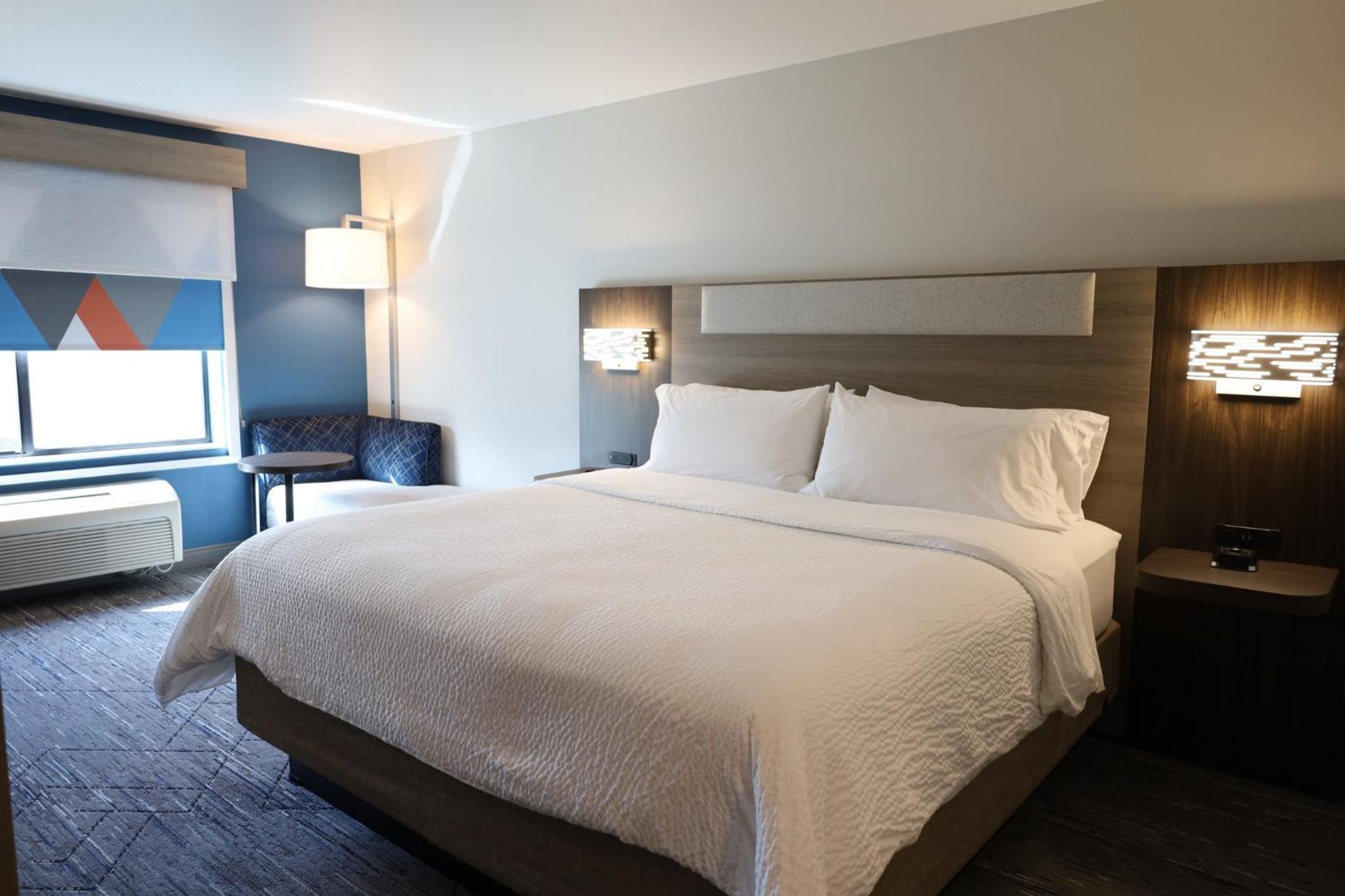 Standard King Room - Photo 4