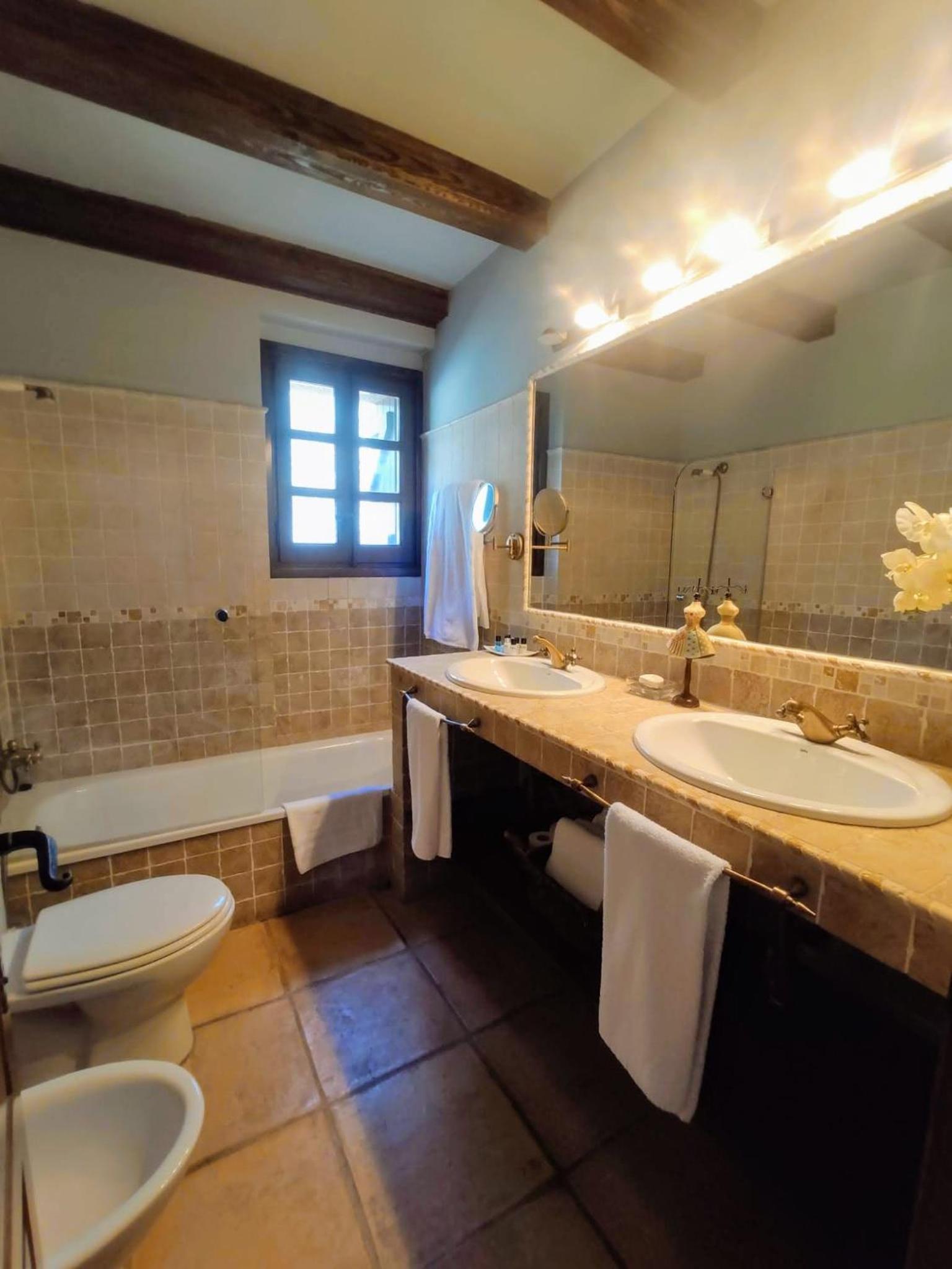 Suite - Photo 2