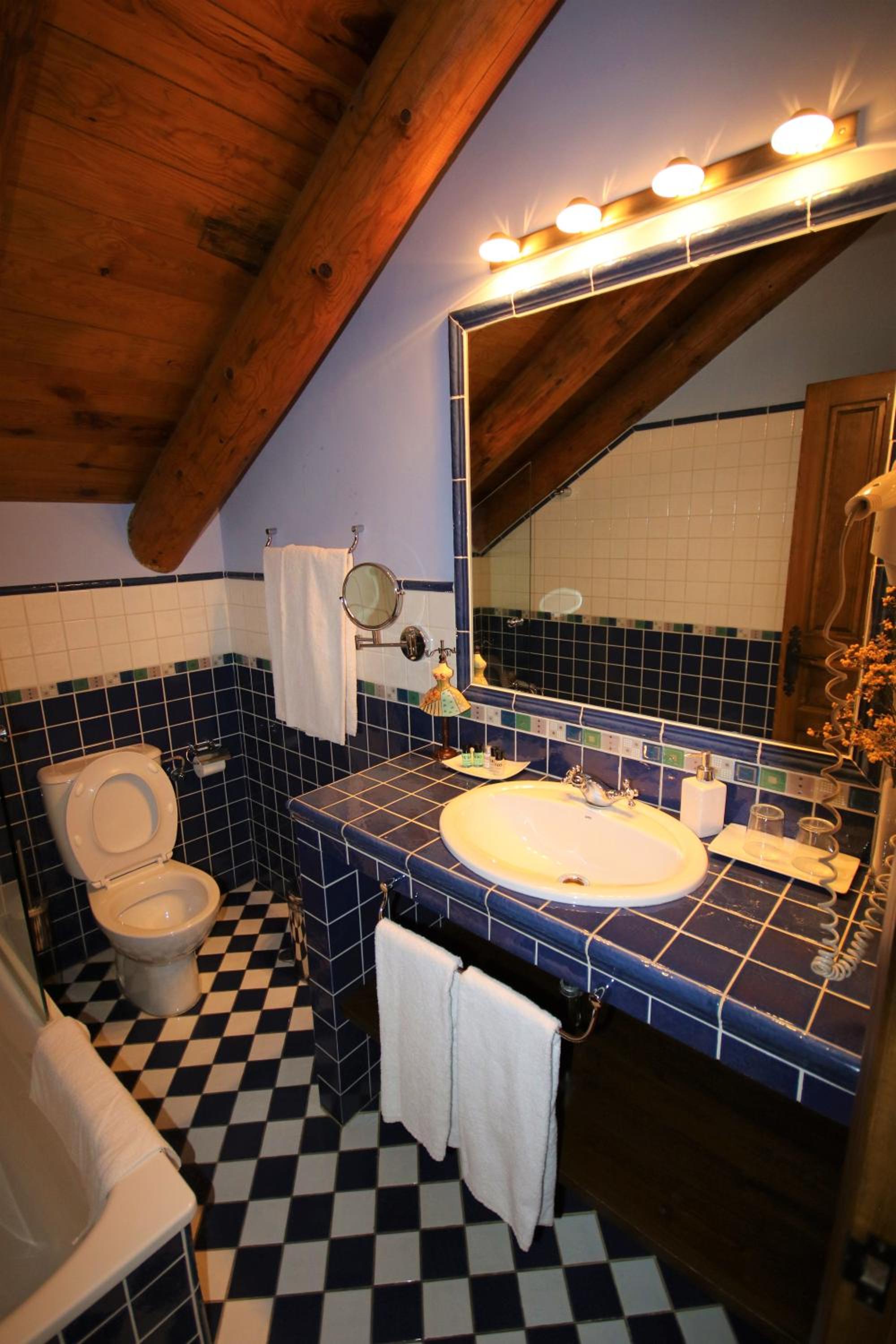 Superior Twin Room - Photo 14