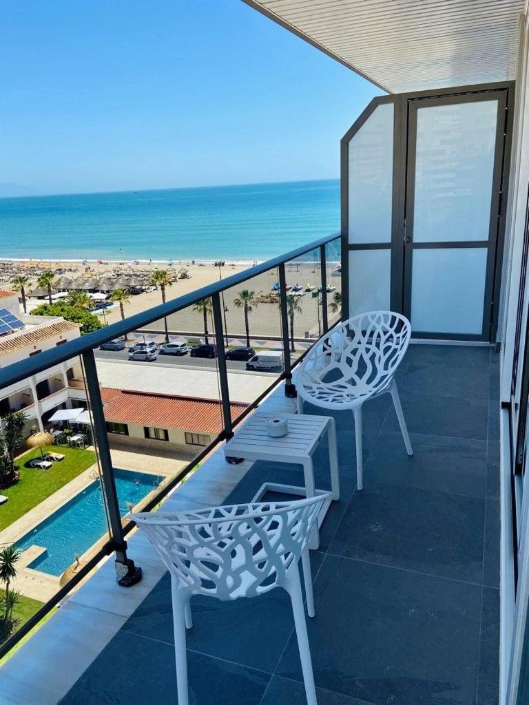 Deluxe Suite with Sea View - Photo 5